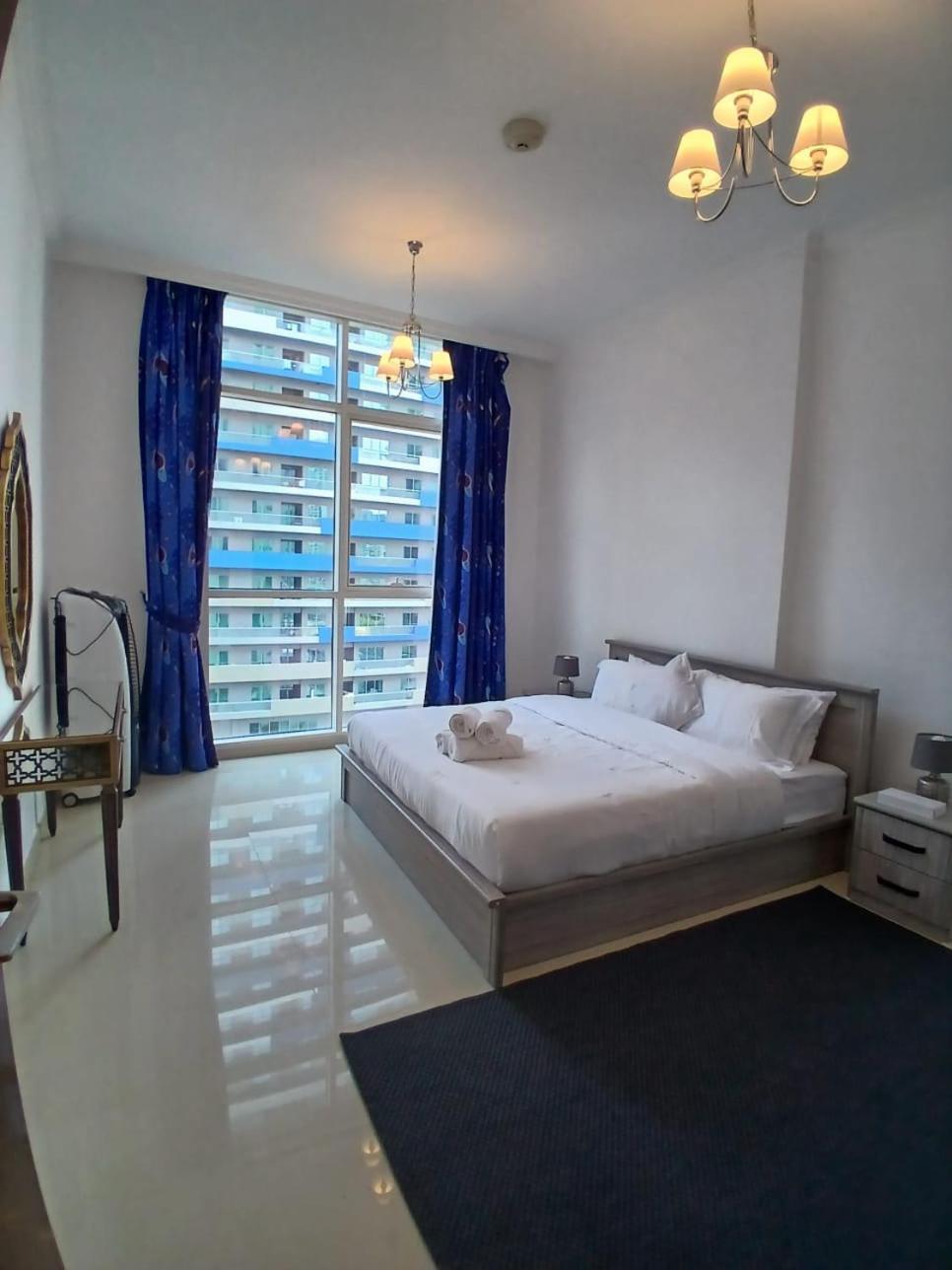 Elegant Escapes - Homely 1b In Dunya Tower
