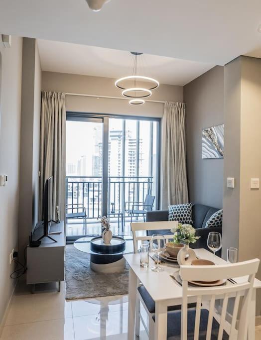 Luxury 1br Close To Burj Khalifa Dubai