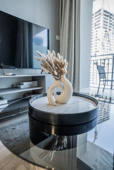 Luxury 1br Close To Burj Khalifa Dubai