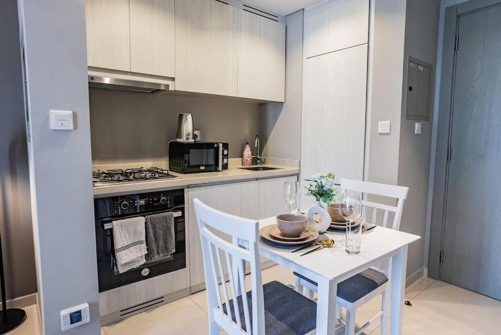 Luxury 1br Close To Burj Khalifa Apartment *