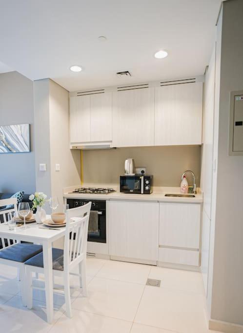 Apartment Luxury 1br Close To Burj Khalifa *
