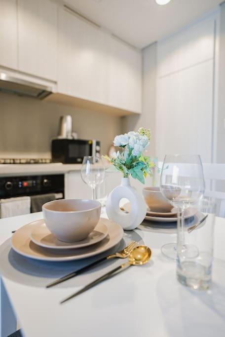Apartment Luxury 1br Close To Burj Khalifa *