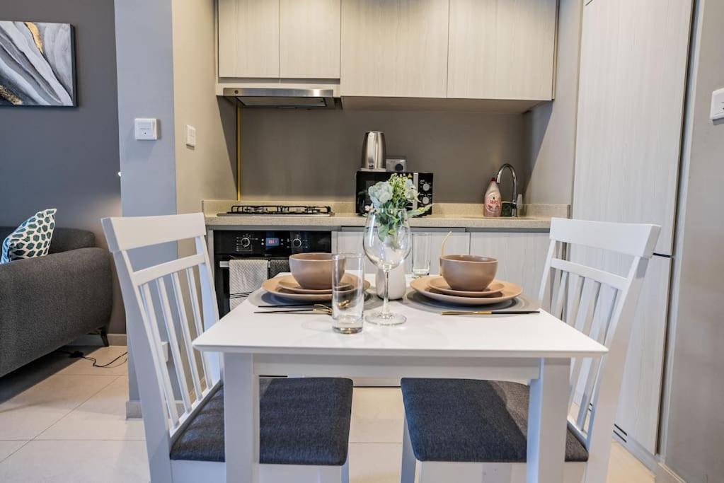 Apartment Luxury 1br Close To Burj Khalifa *