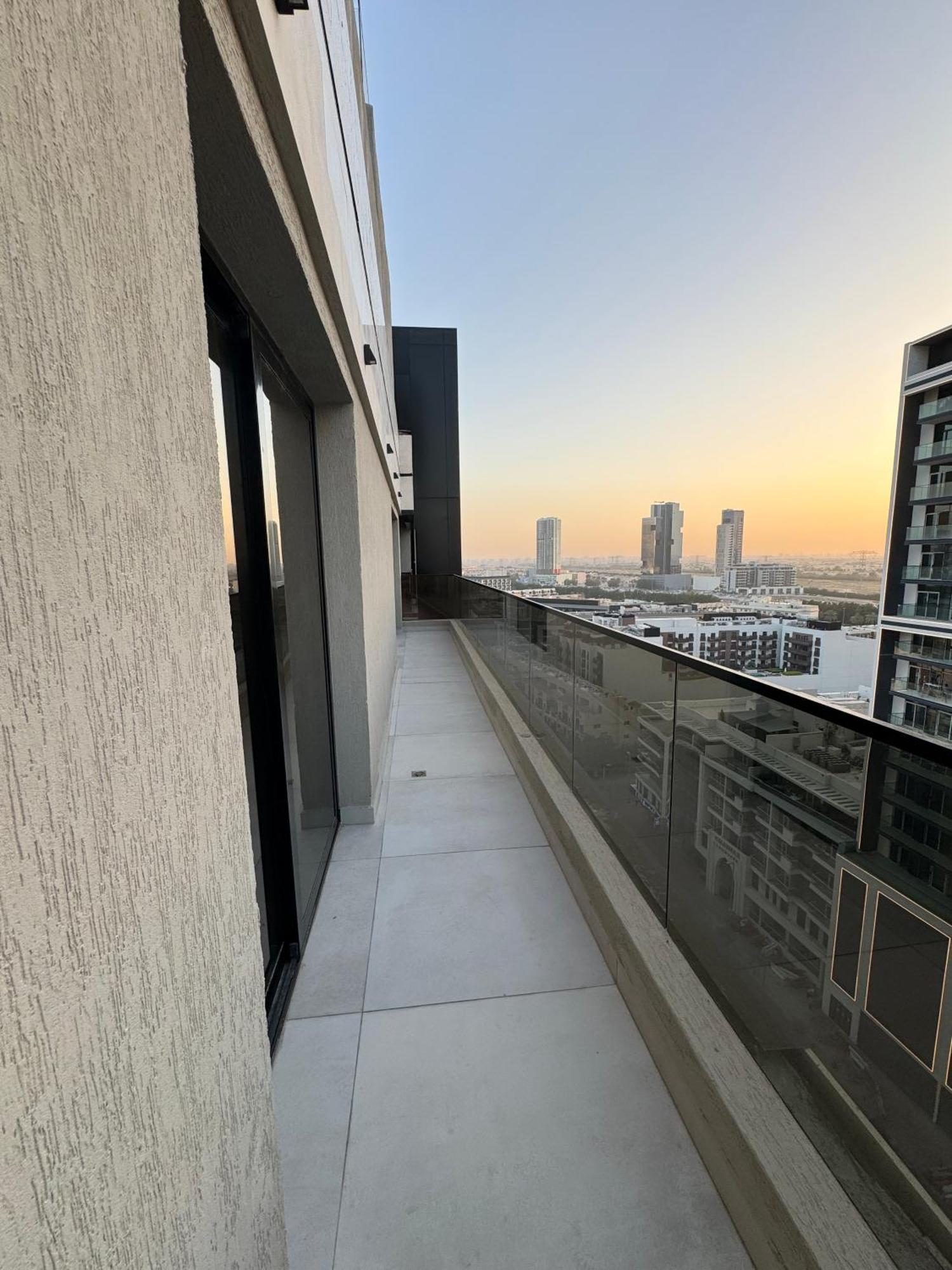 Modern & Spacious 2 Bed 2 Bath Apartment *