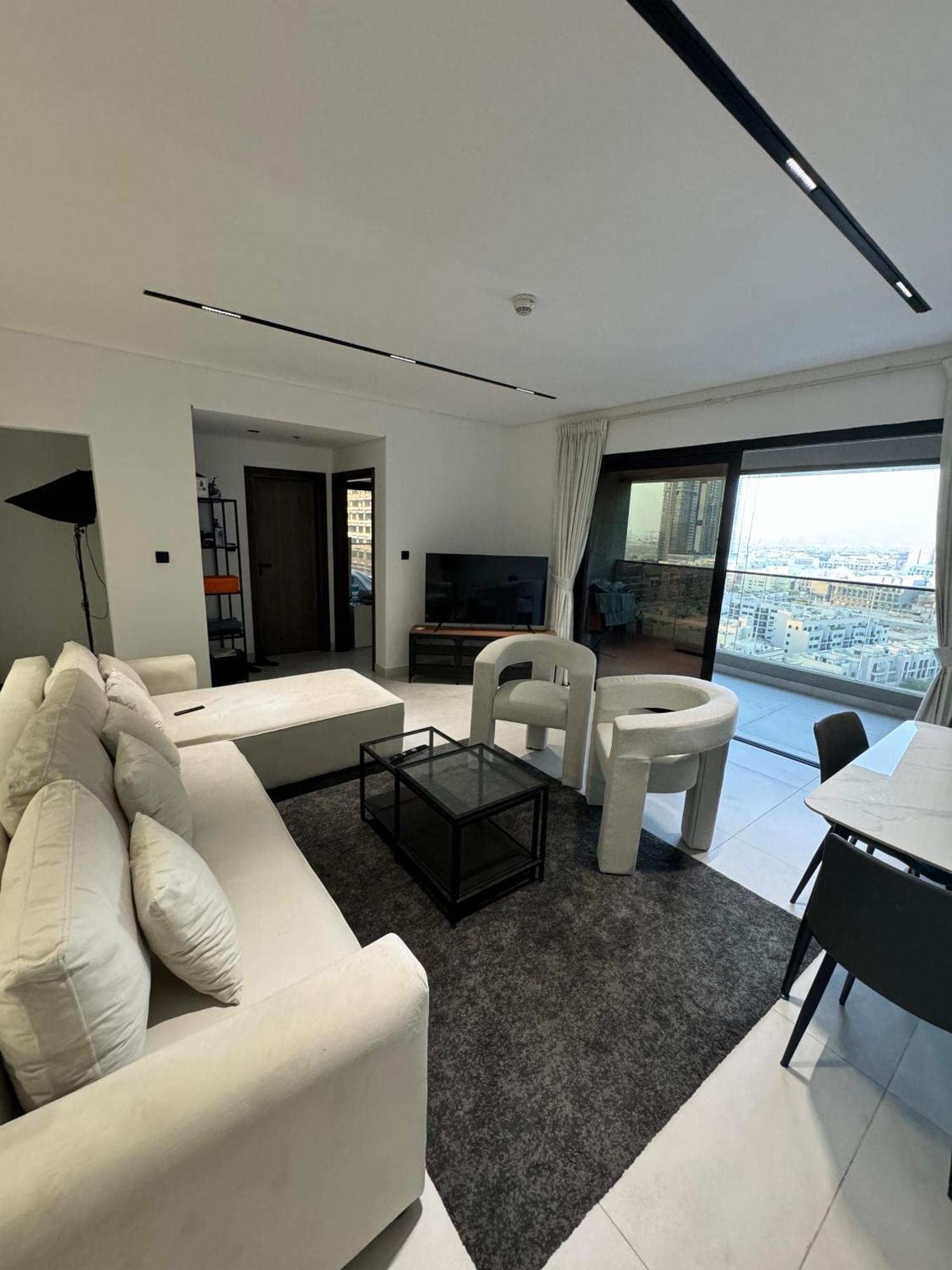 Modern & Spacious 2 Bed 2 Bath Apartment Dubai