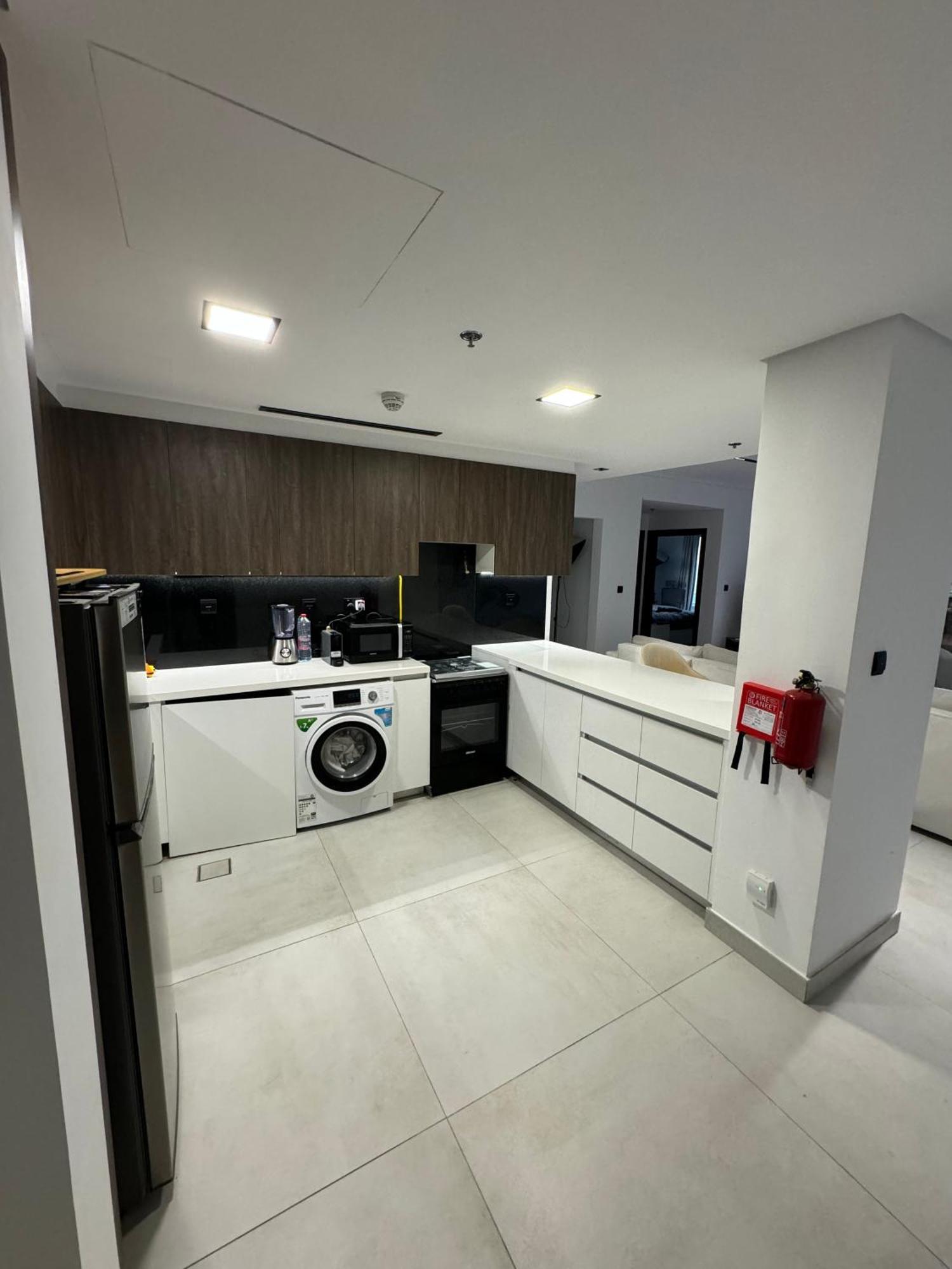Apartment Modern & Spacious 2 Bed 2 Bath Dubai