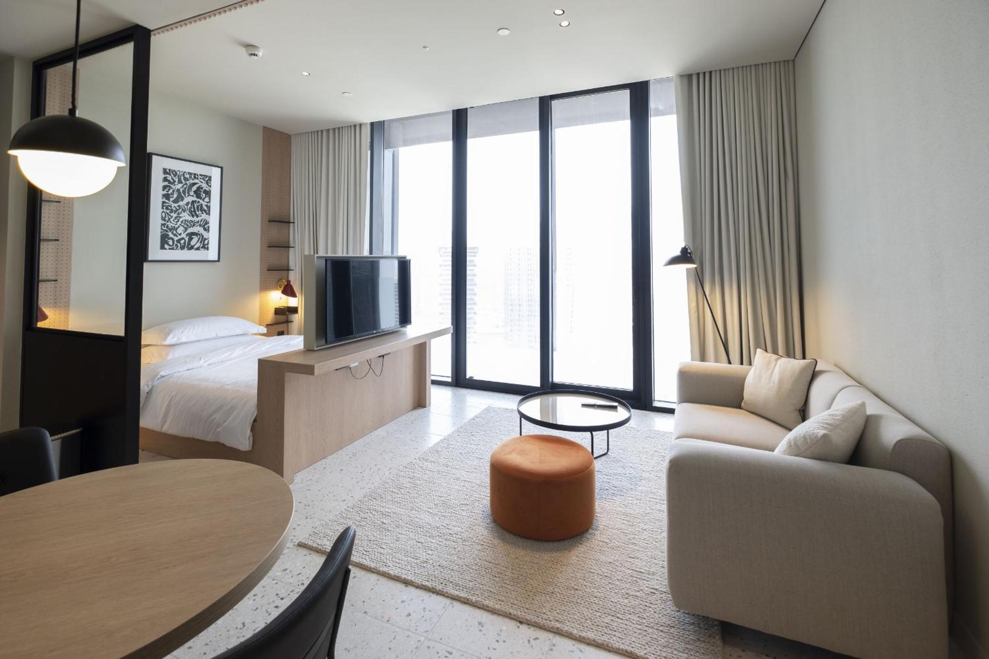 Snug At Upside Living - Business Travel Ready 2209