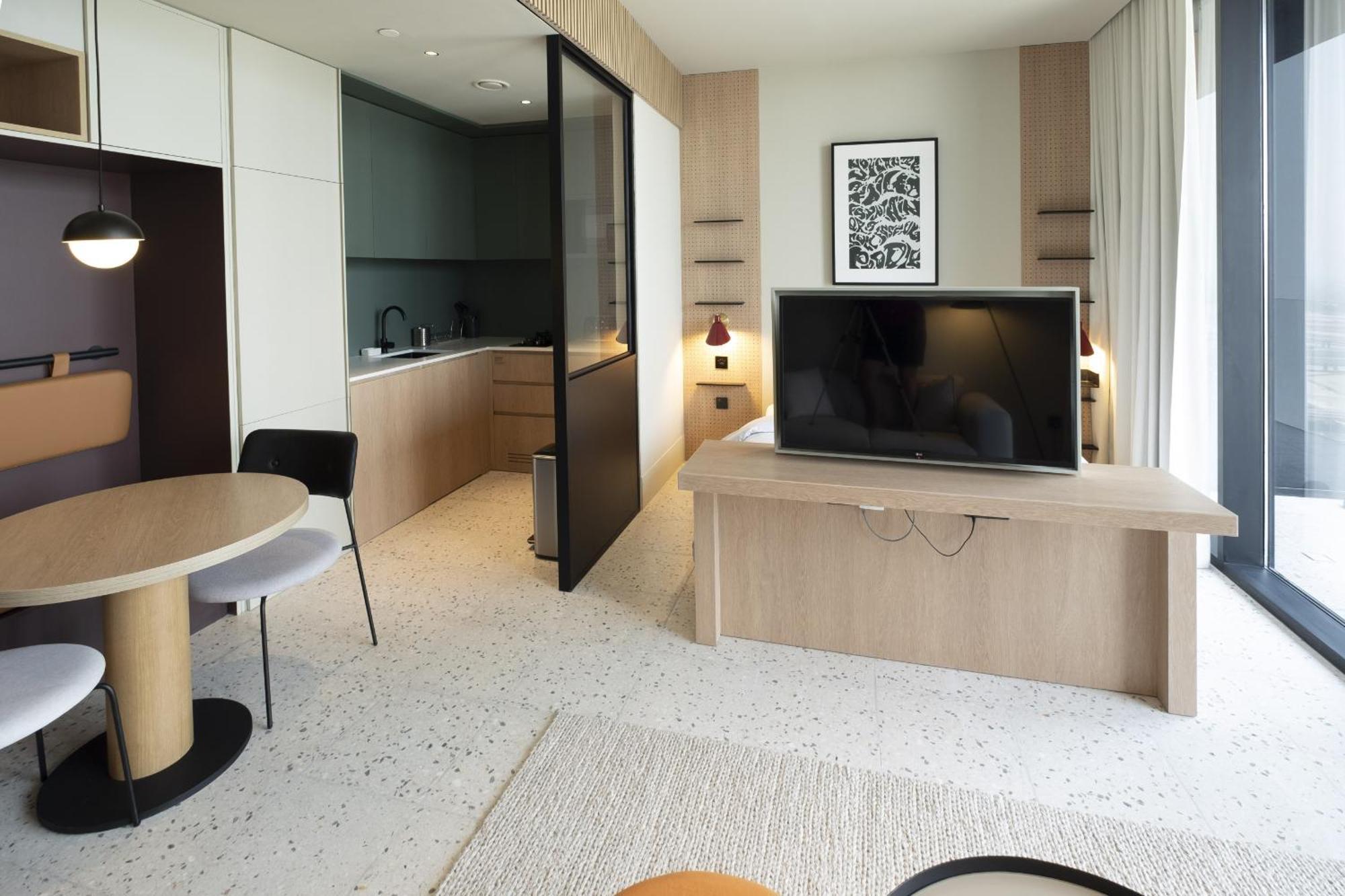 Snug At Upside Living - Business Travel Ready 2209 *