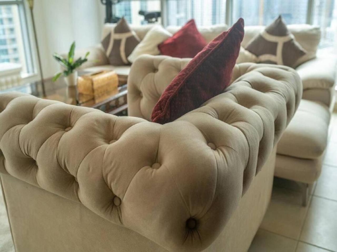 Apartment Elegant Overlooking Mall Fountain. Dubai
