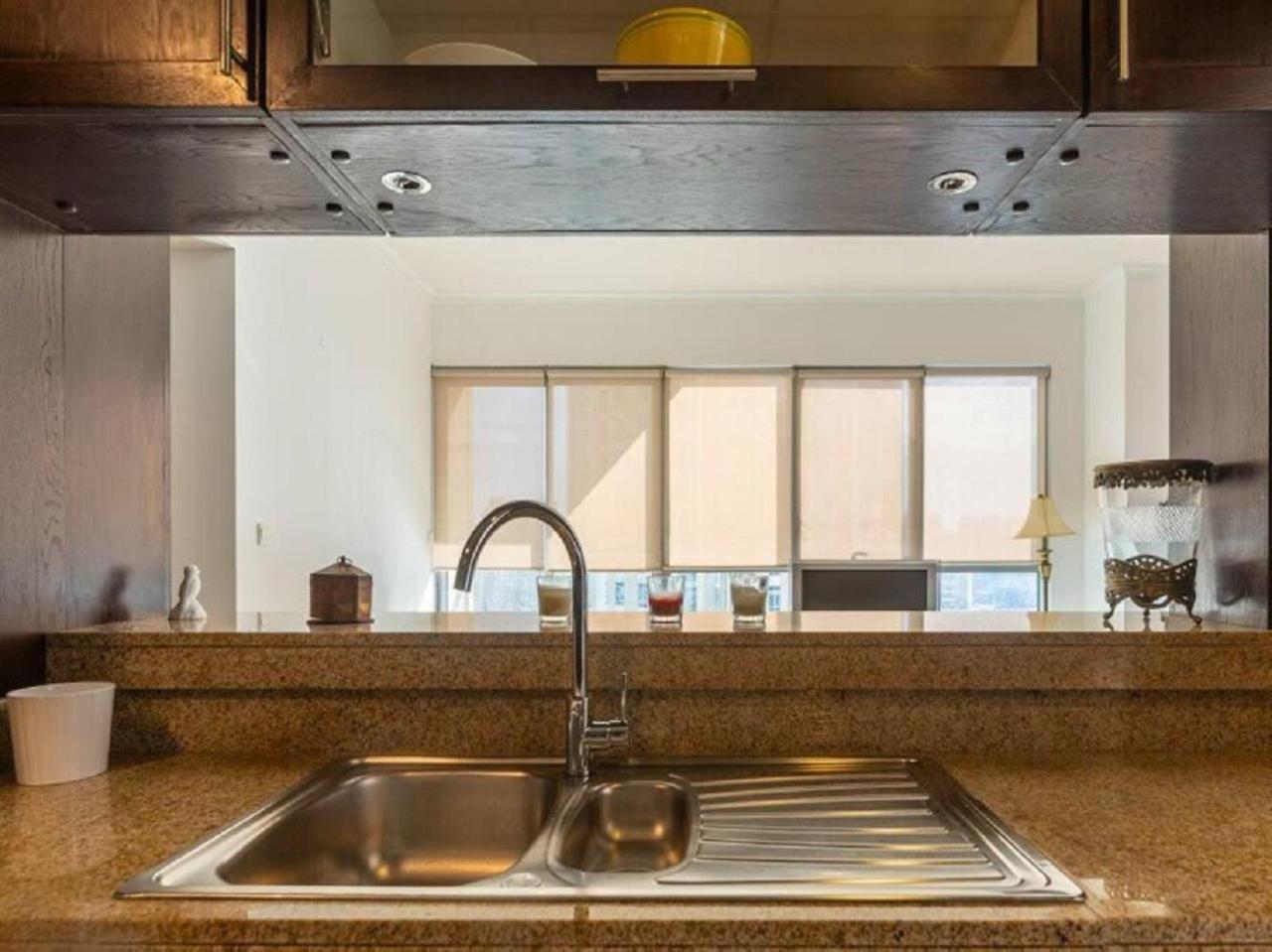 Apartment Elegant Overlooking Mall Fountain. Dubai