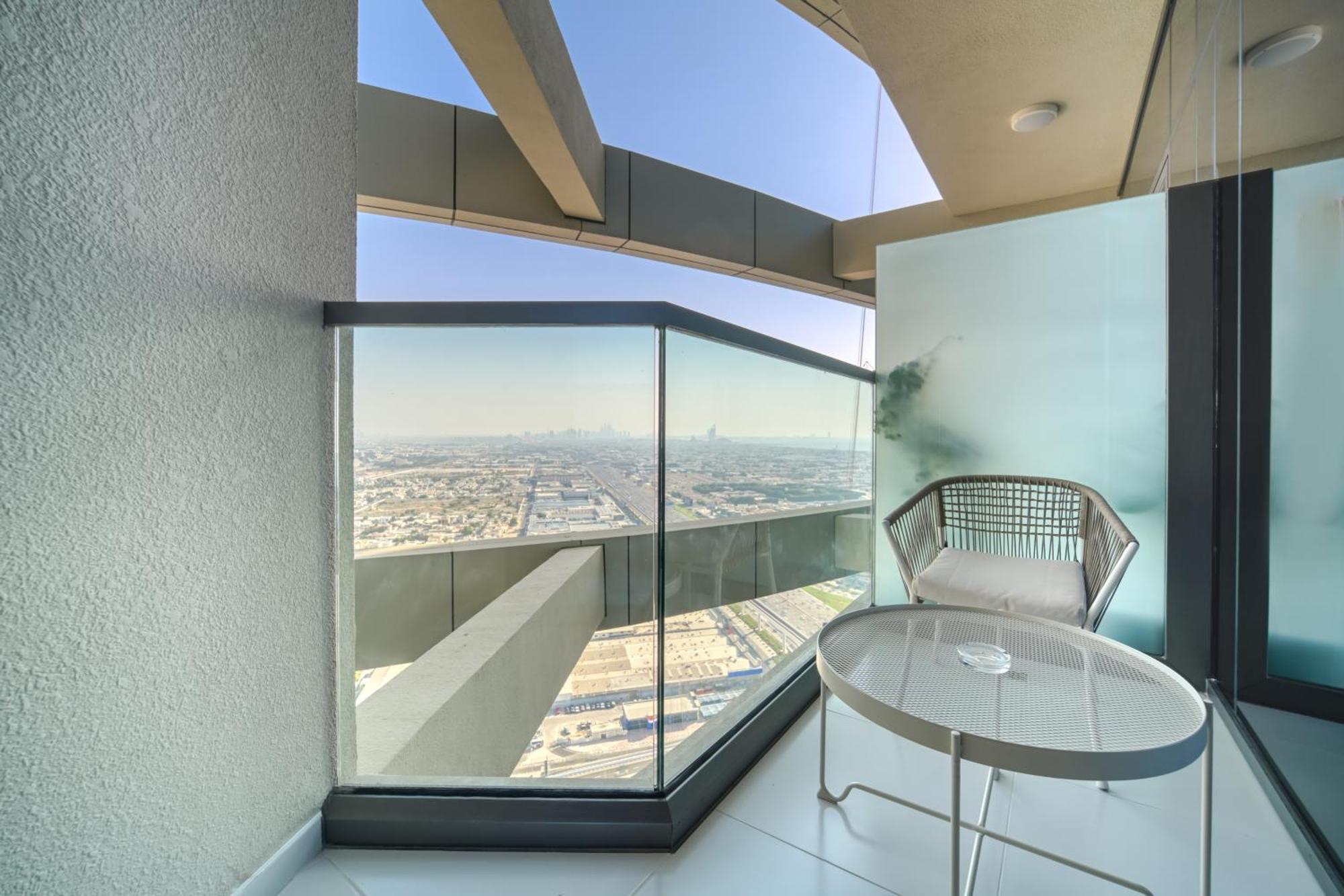Cozy High-floor With Amazing Views Apartment