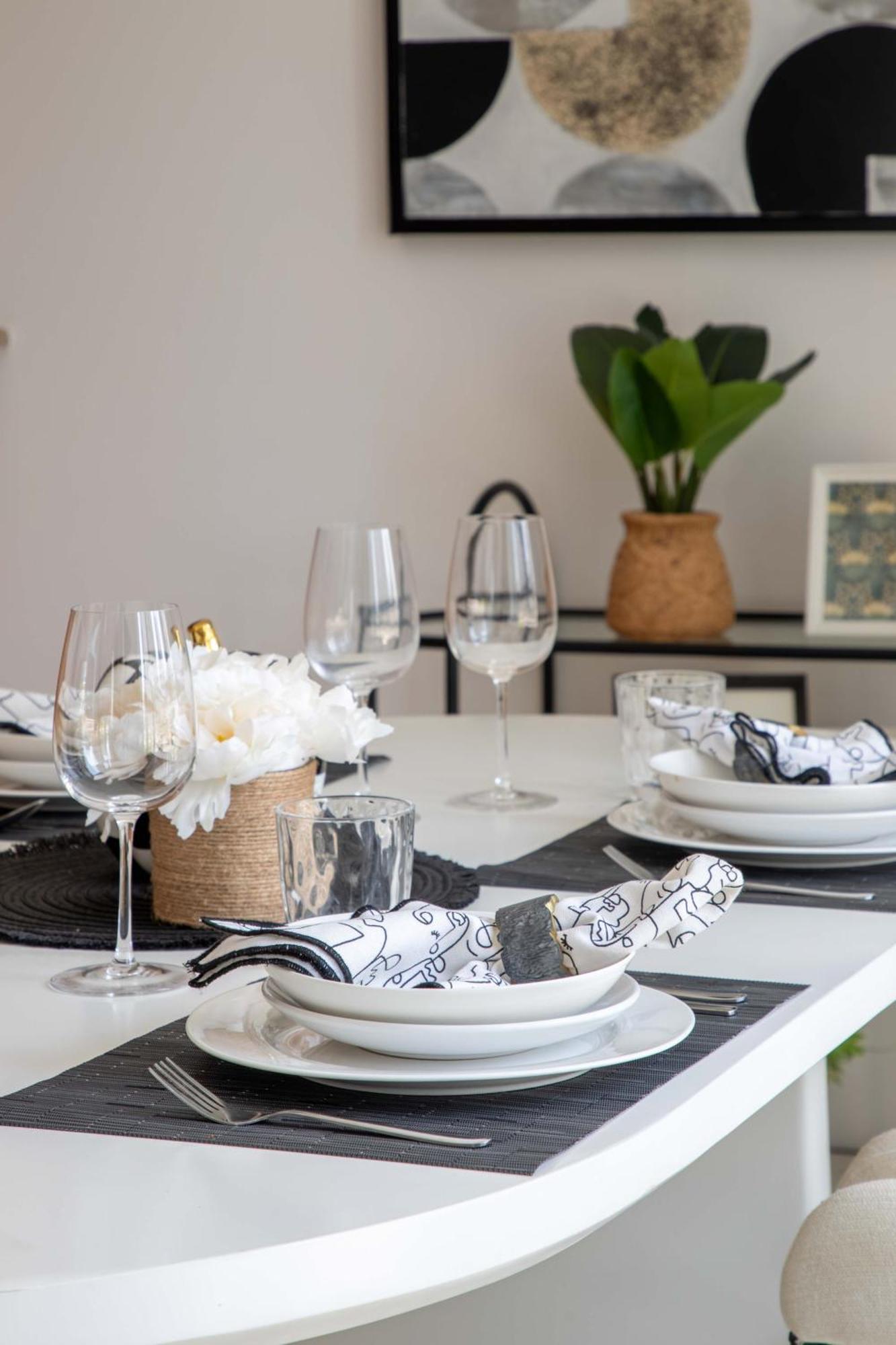Frank Porter - The Residences Tower 3 Apartment
