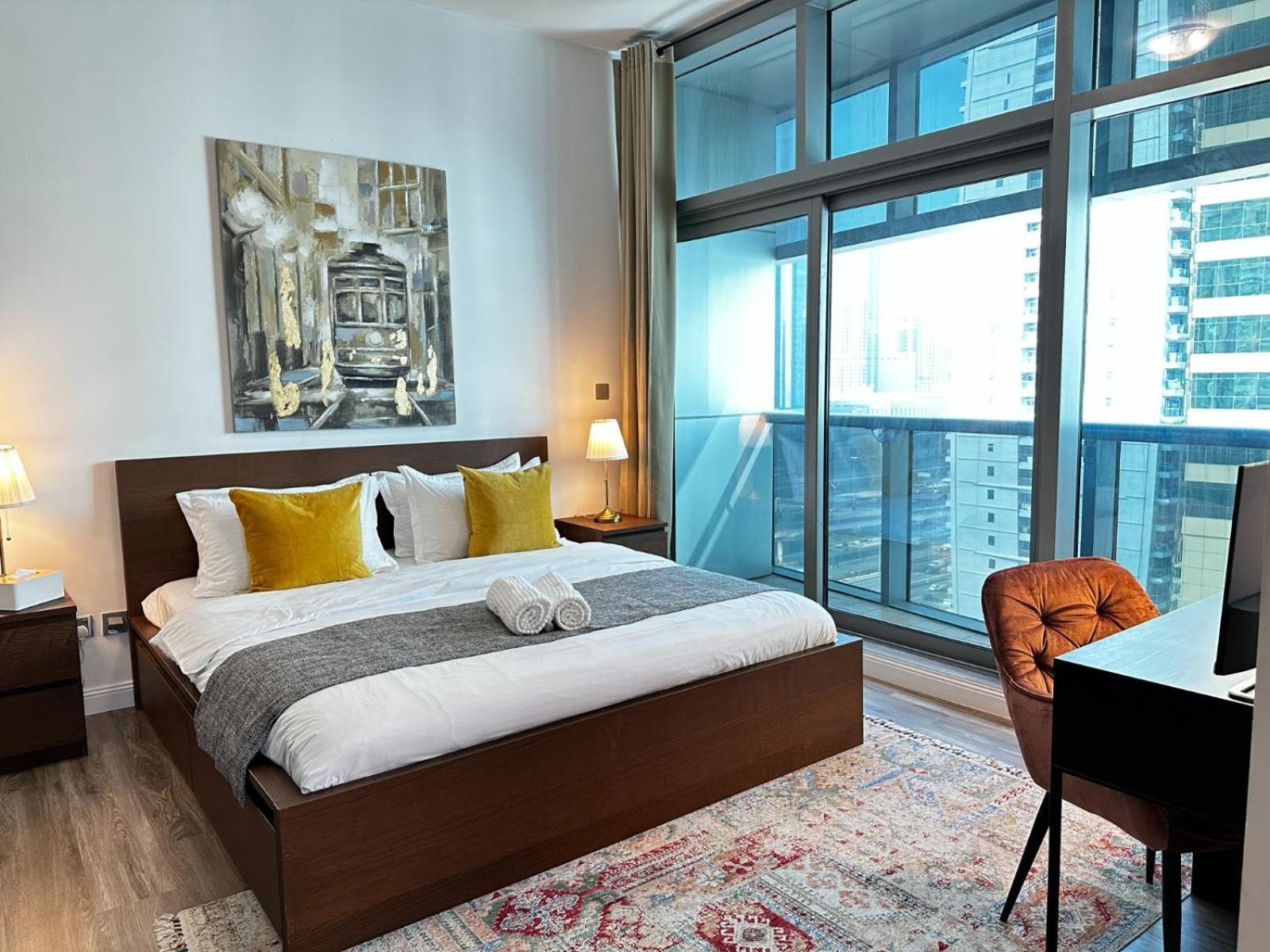 La Buena Vida: Luxe Lakeview Near Metro *
