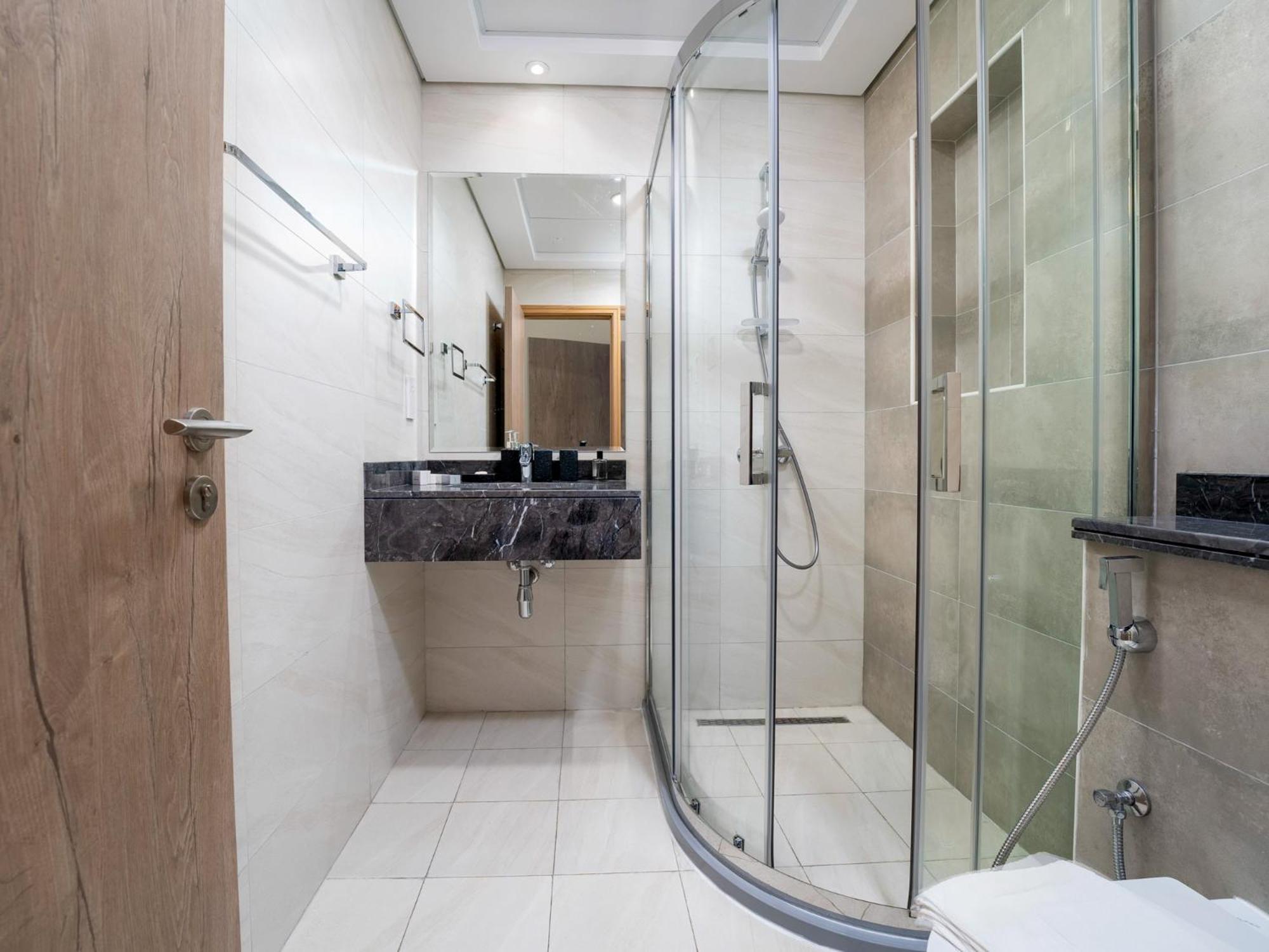 Prime Location 1br Oasis With Patio & Pool, The Bay * Dubai