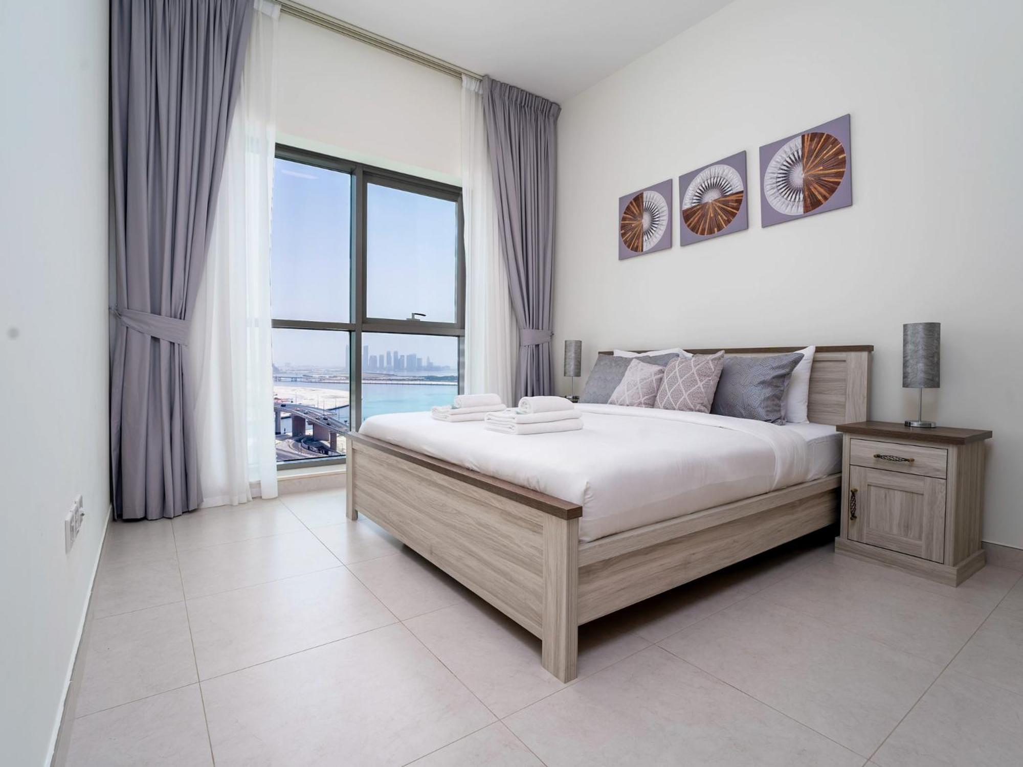Apartment Prime Location 1br Oasis With Patio & Pool, The Bay *