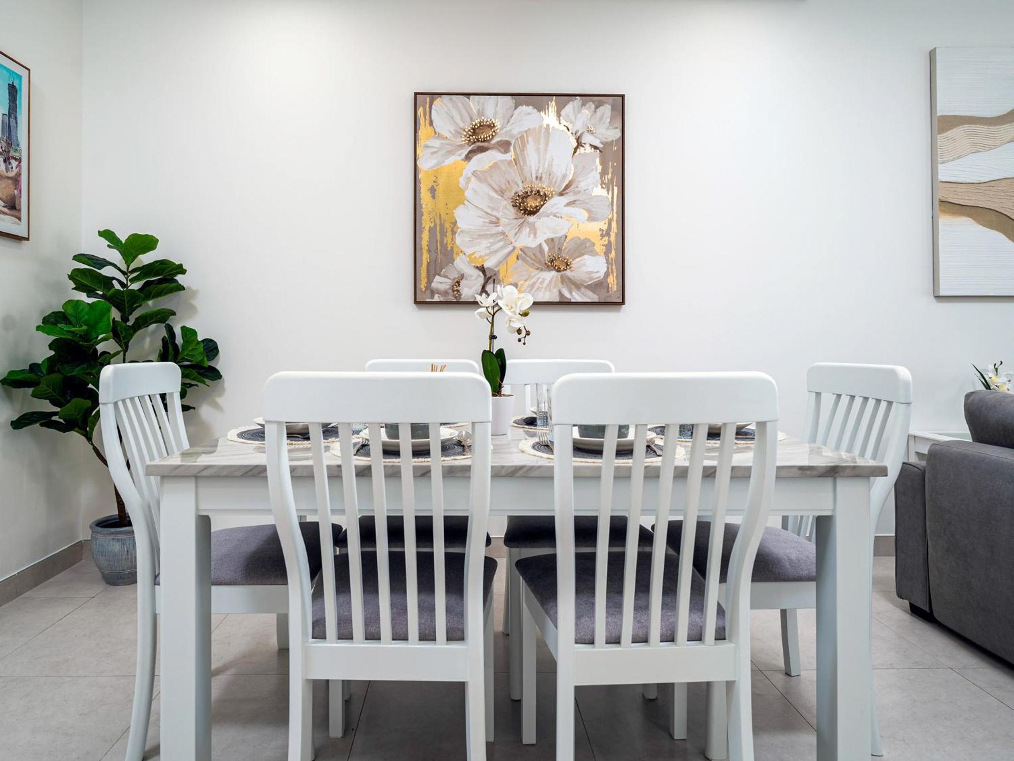 Prime Location 1br Oasis With Patio & Pool, The Bay