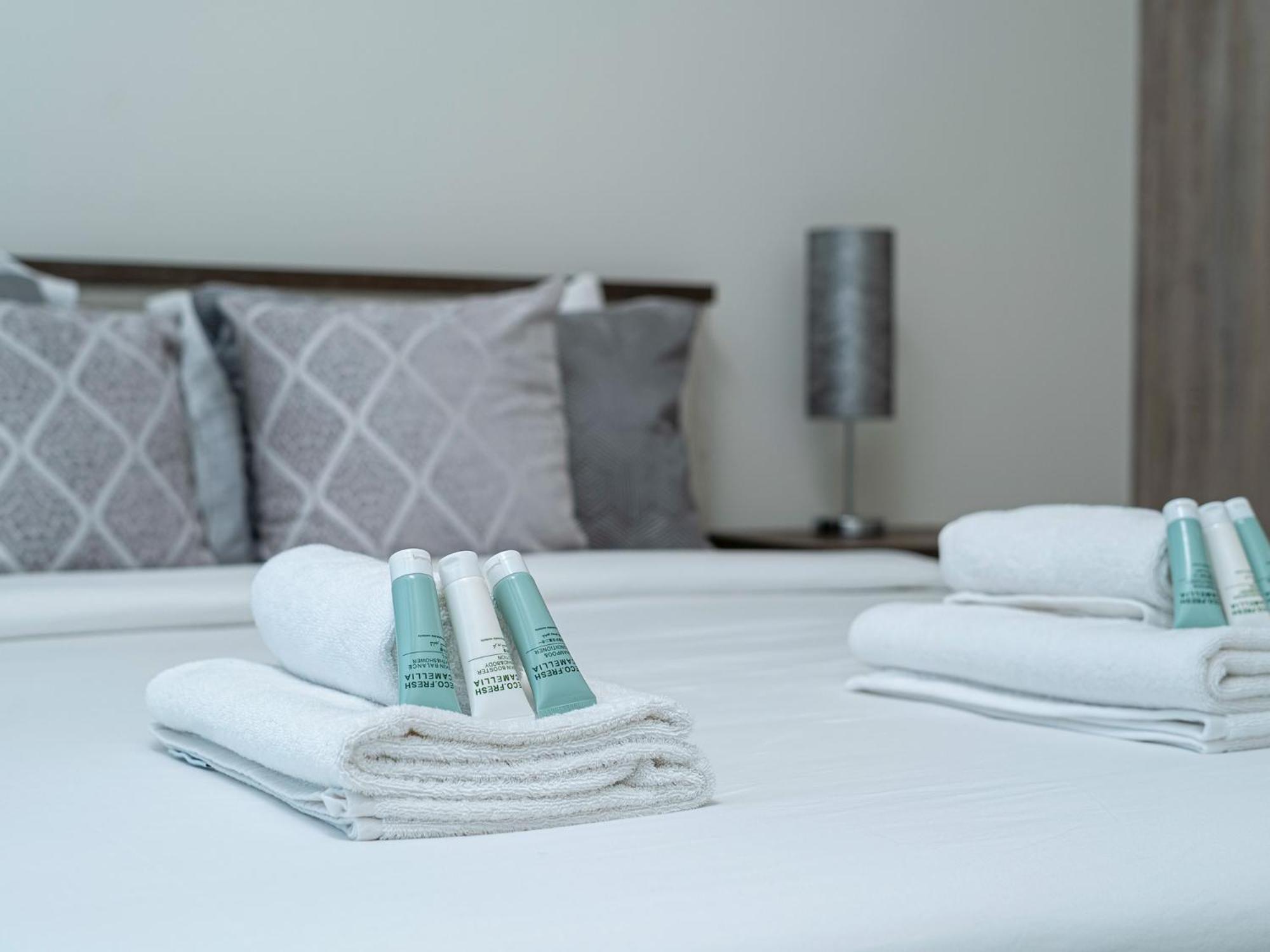 Prime Location 1br Oasis With Patio & Pool, The Bay Apartment Dubai