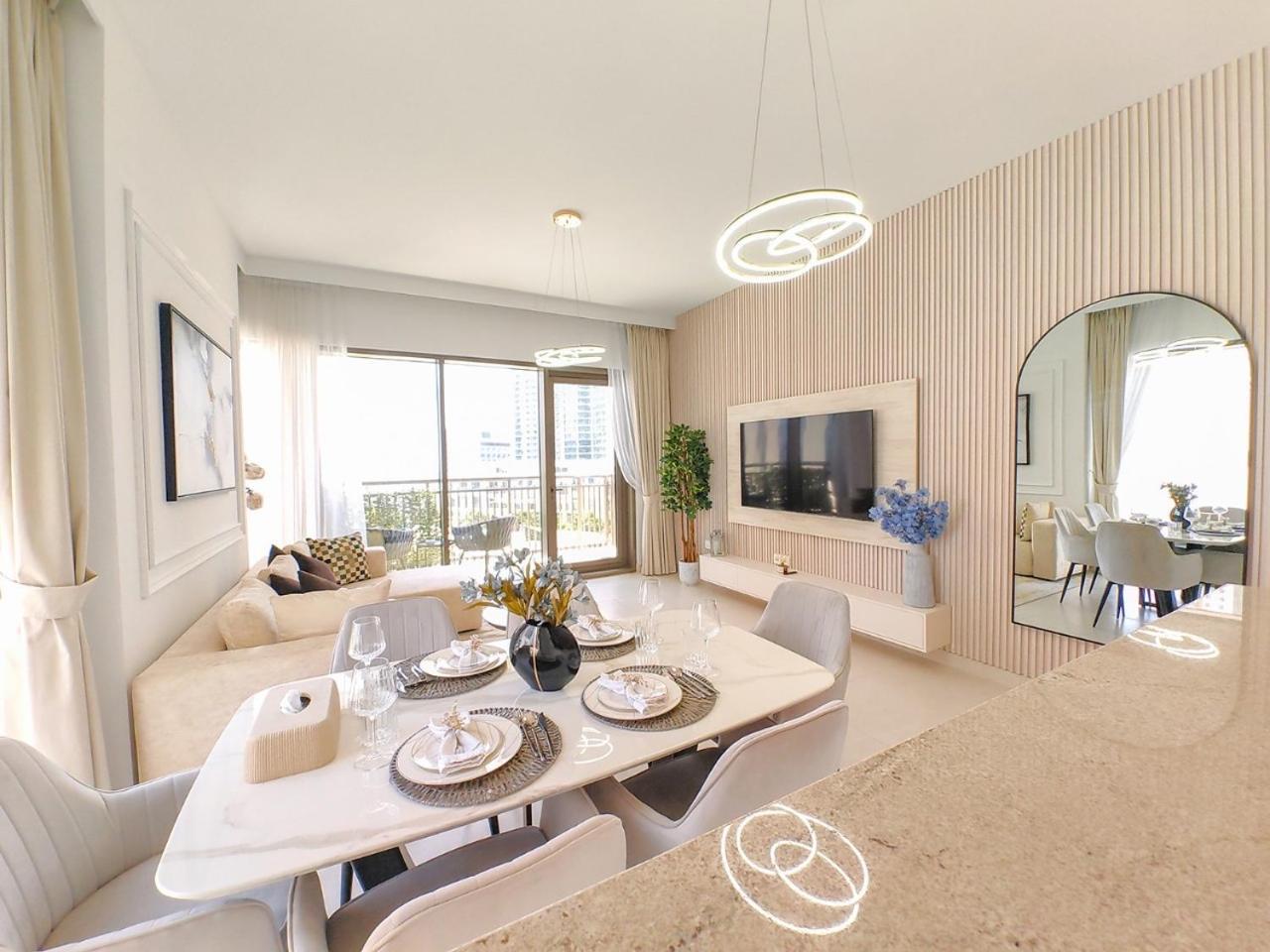 Creek Harbour Retreat: Luxurious 2-br