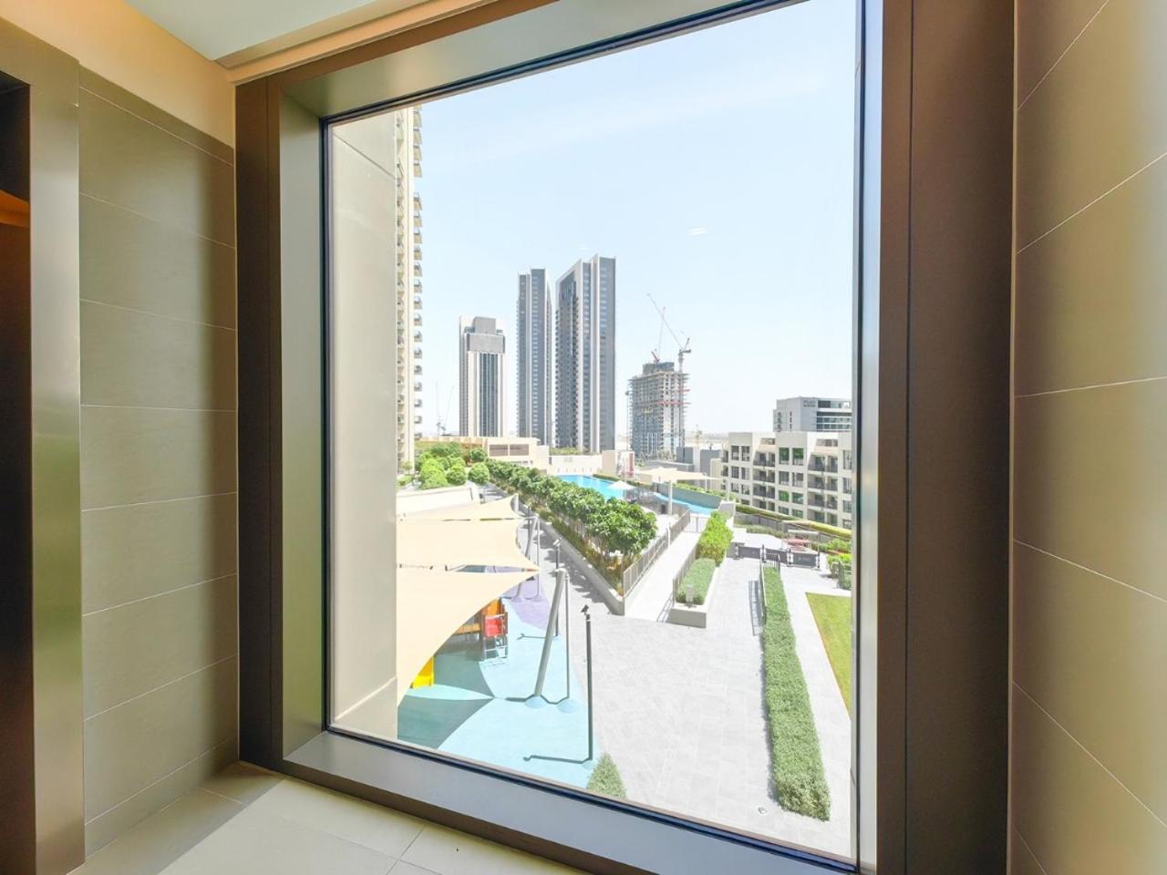 Creek Harbour Retreat: Luxurious 2-br Apartment