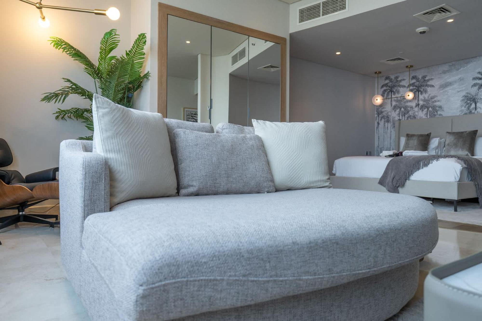 Apartment Stylish With Impressive Decor And Furniture At Sky Garden!