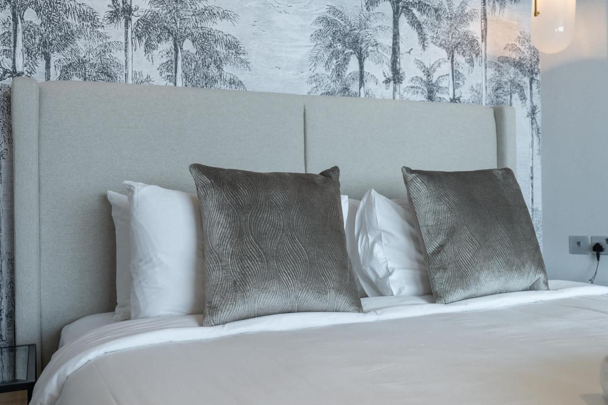 Stylish With Impressive Decor And Furniture At Sky Garden! Apartment *