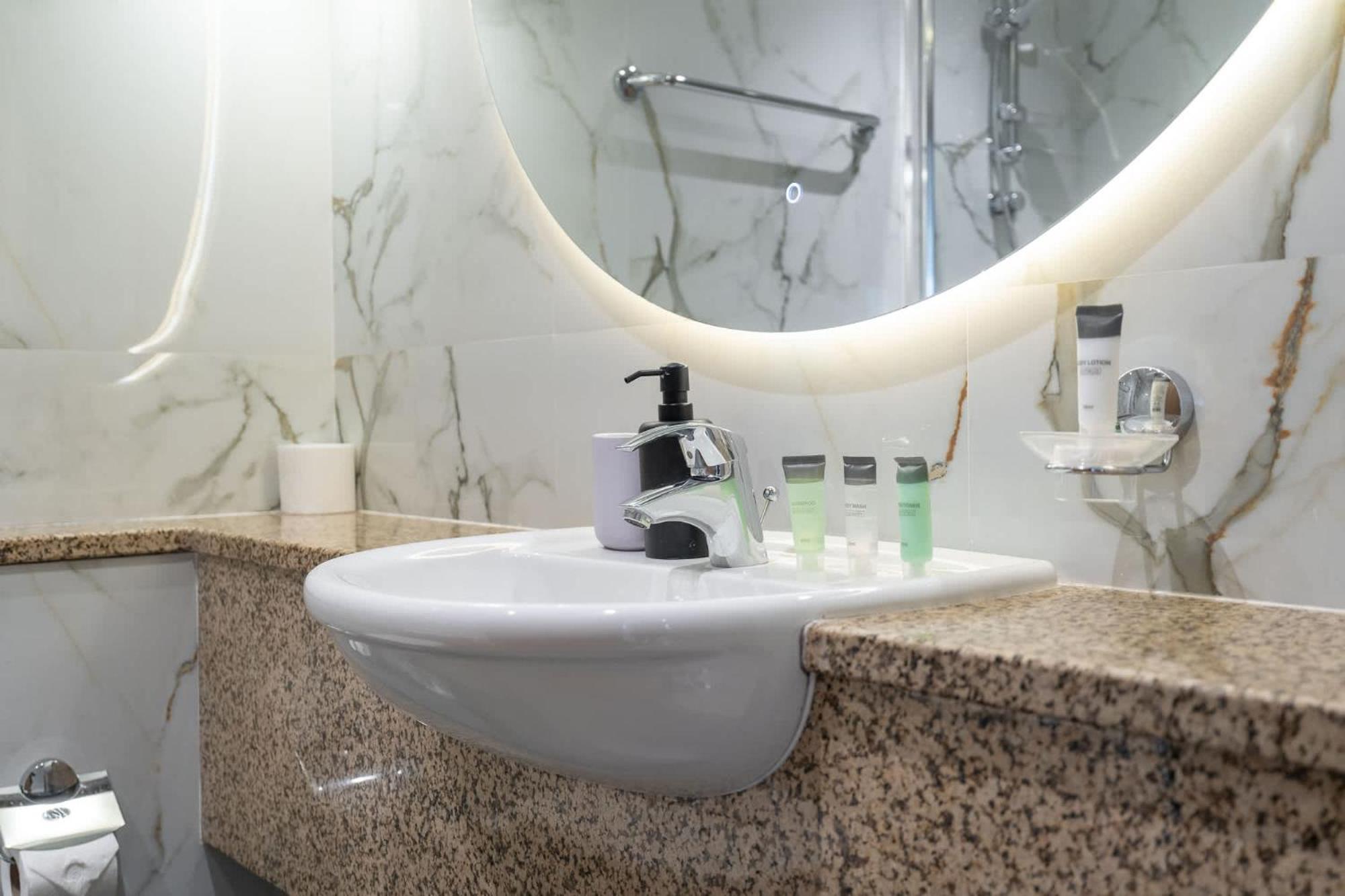 Apartment Stylish With Impressive Decor And Furniture At Sky Garden! *