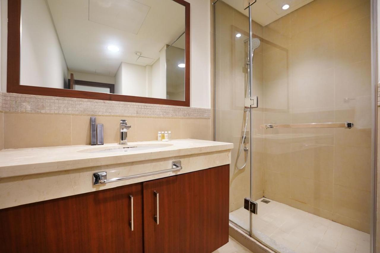 Amakin Burj Vista Tower 1 Apartment