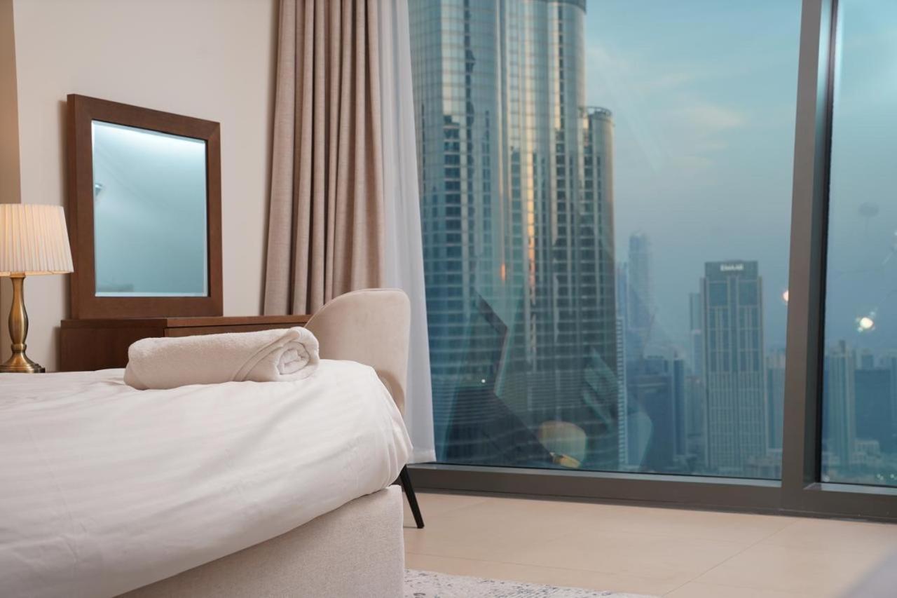 Amakin Burj Vista Tower 1 Apartment *