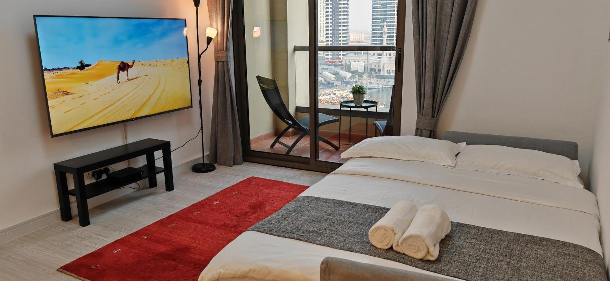 Apartment Marina View Luxury Condo: Spacious 2bd Steps From Jbr Dubai