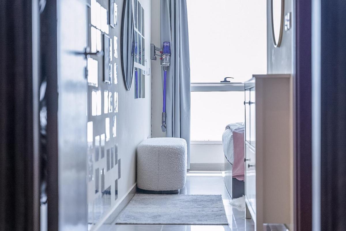 Modern Aesthetic 1-bedroom With Exudes Warmth And Style In Jlt! Apartment Dubai