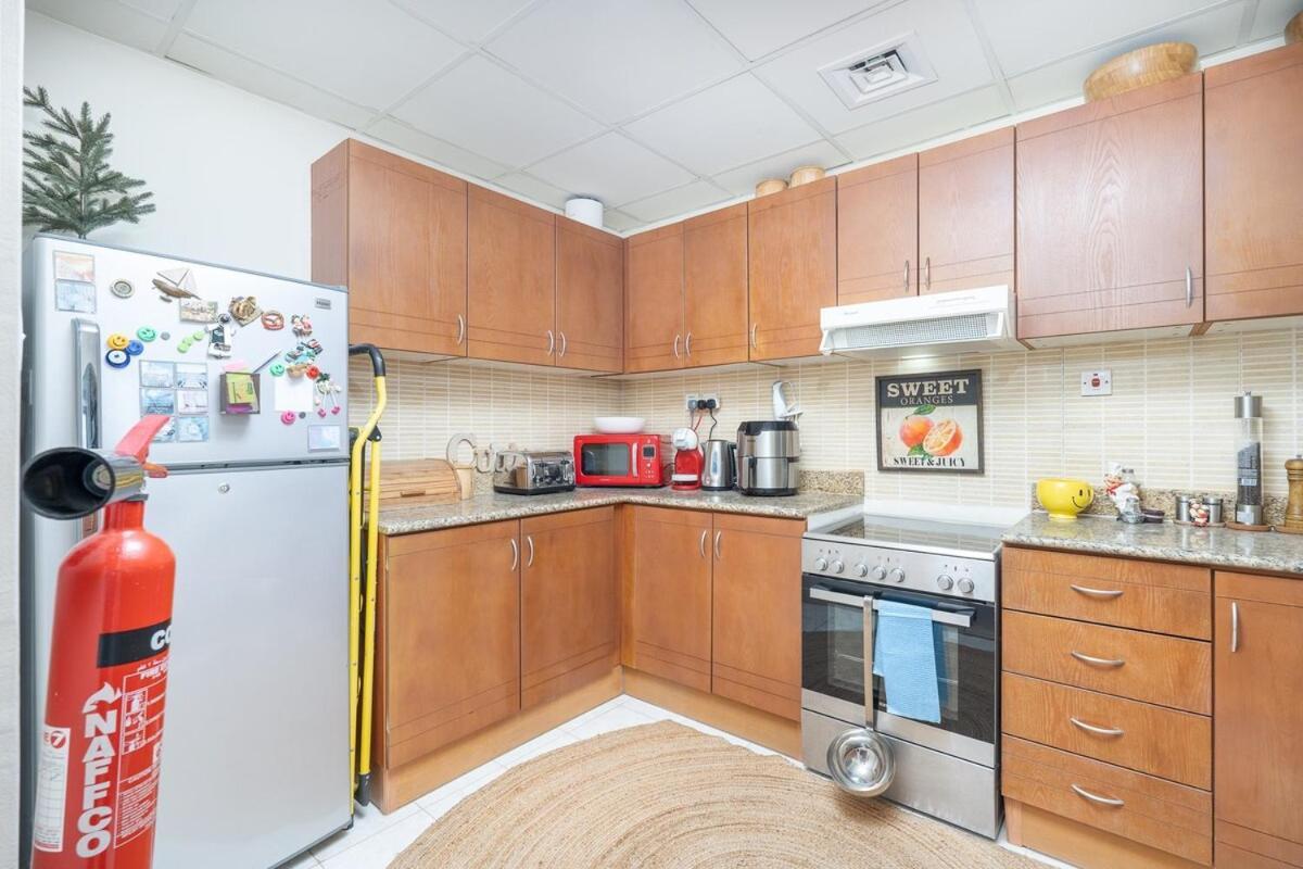 Modern Aesthetic 1-bedroom With Exudes Warmth And Style In Jlt! Apartment