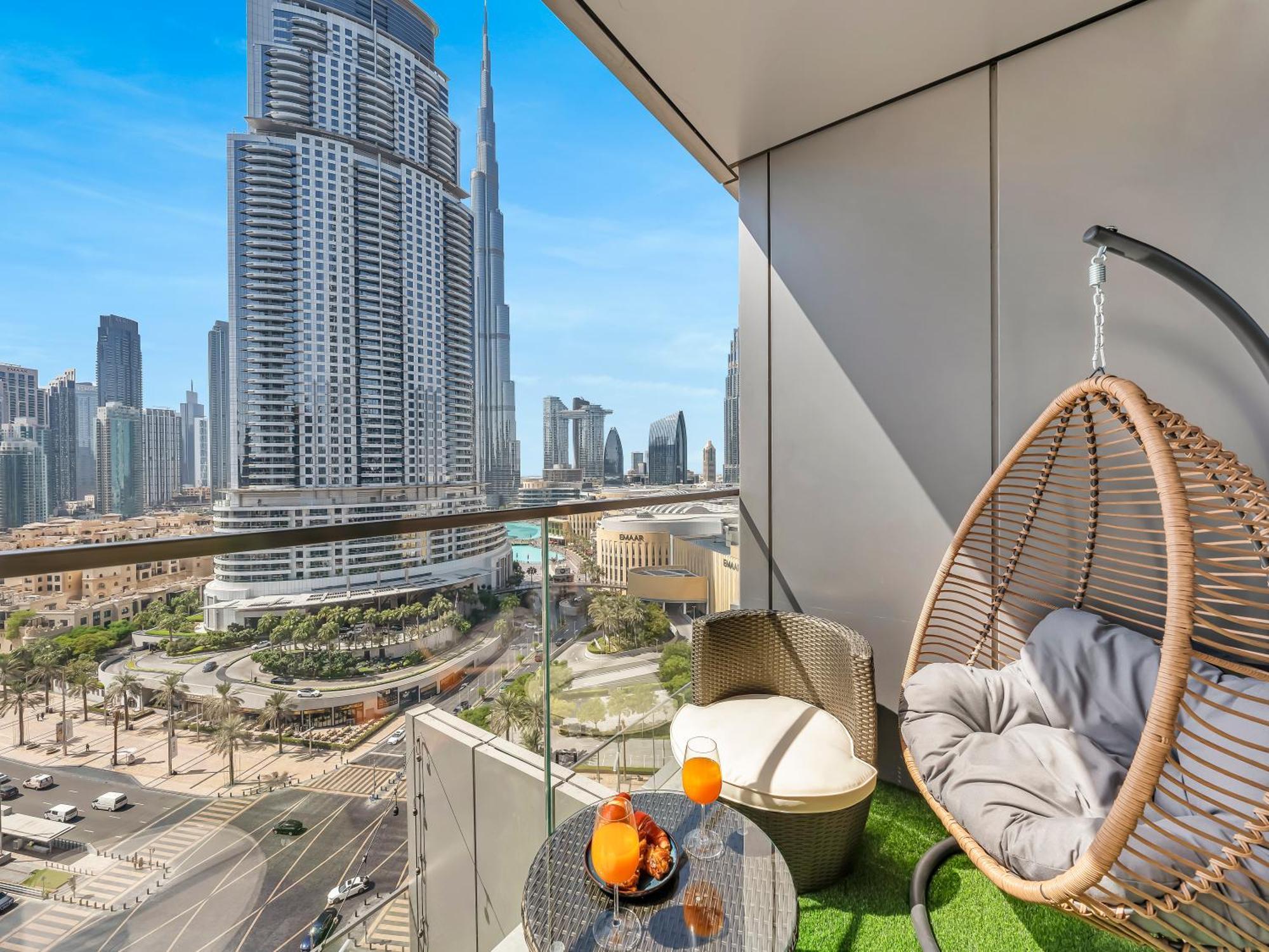 New! Ps5! Burj Khalifa View & Infinity Pool Apartment *