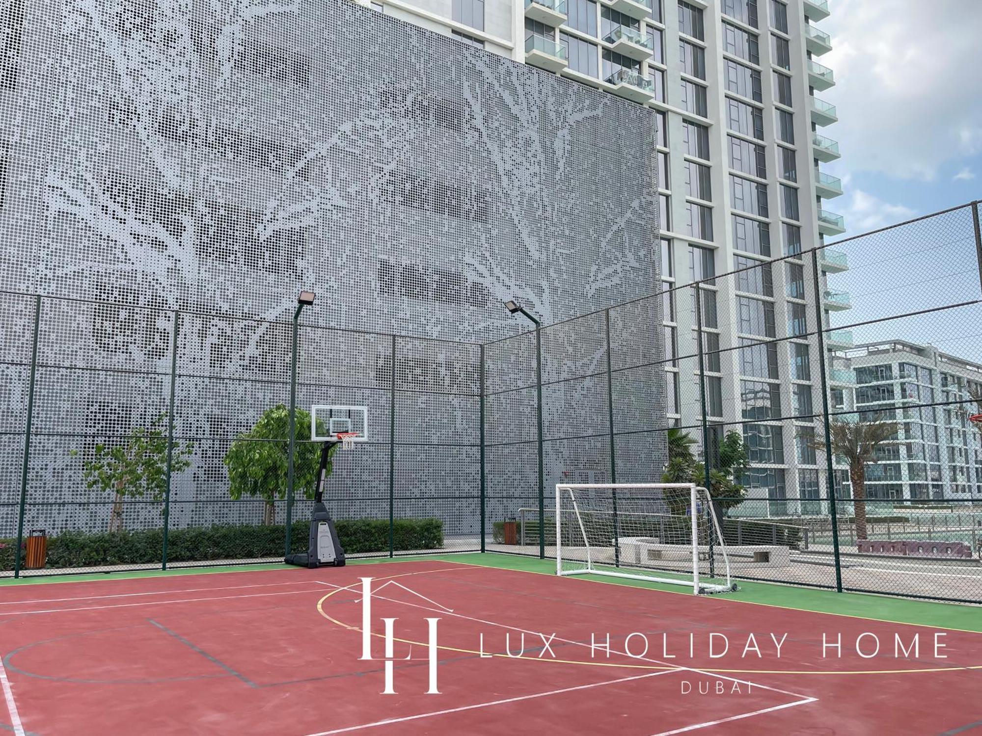 Lux The District One Lagoon View 3 Apartment Dubai