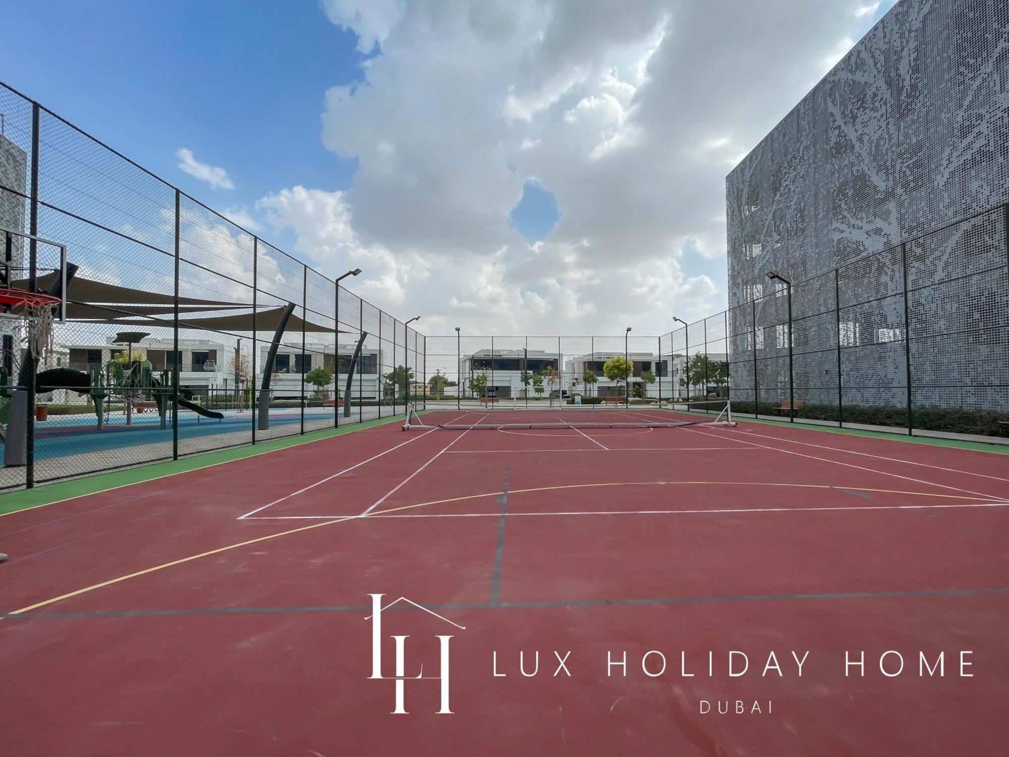 Lux The District One Lagoon View 3 Apartment Dubai