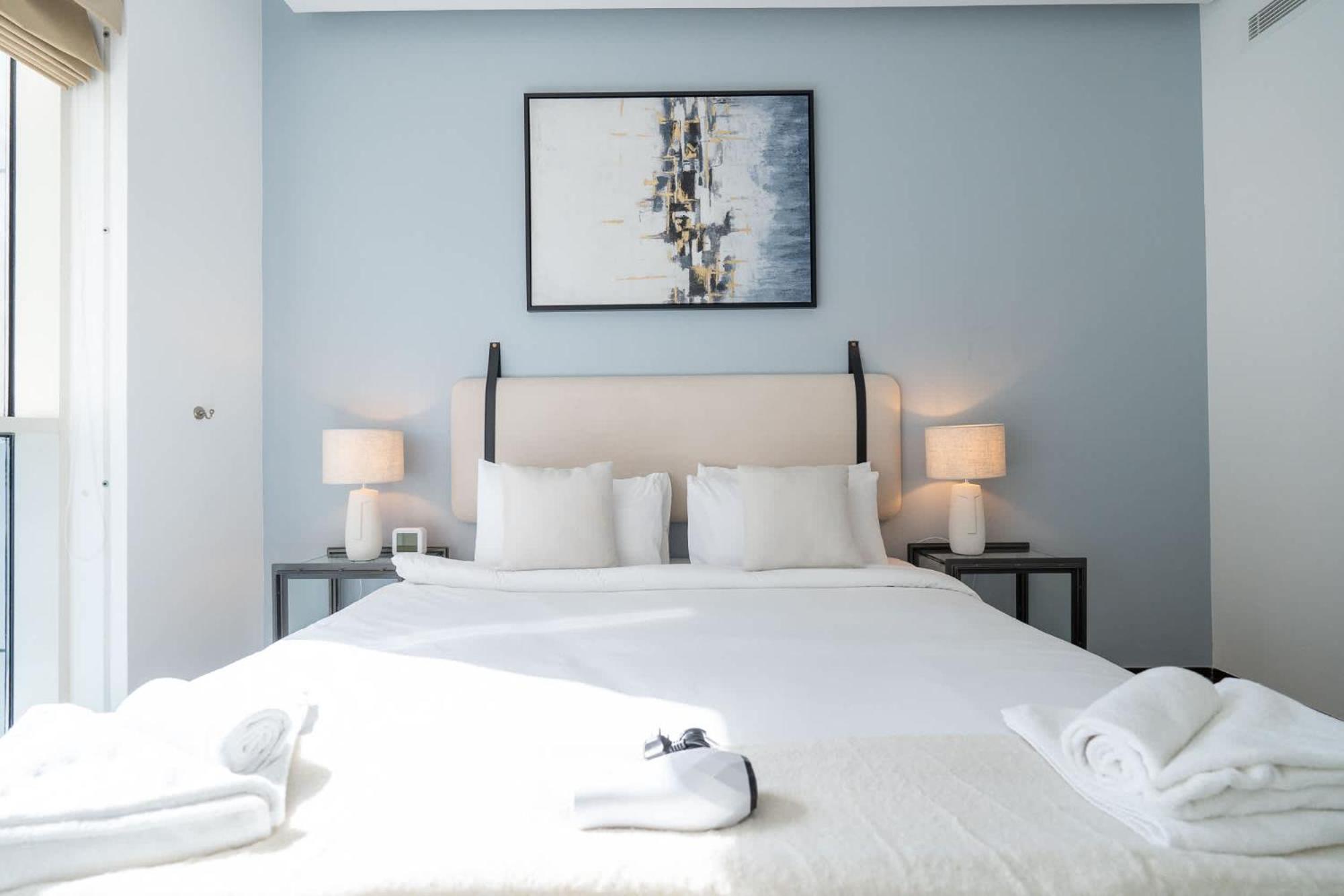 Warm 1-bedroom At West Avenue Tower Near Marina Beach! *