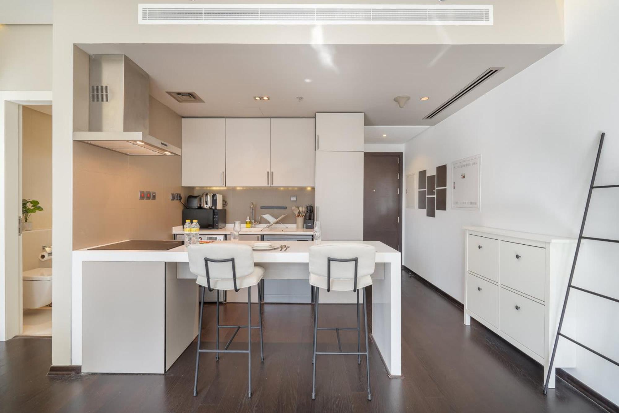 Apartment Warm 1-bedroom At West Avenue Tower Near Marina Beach! *