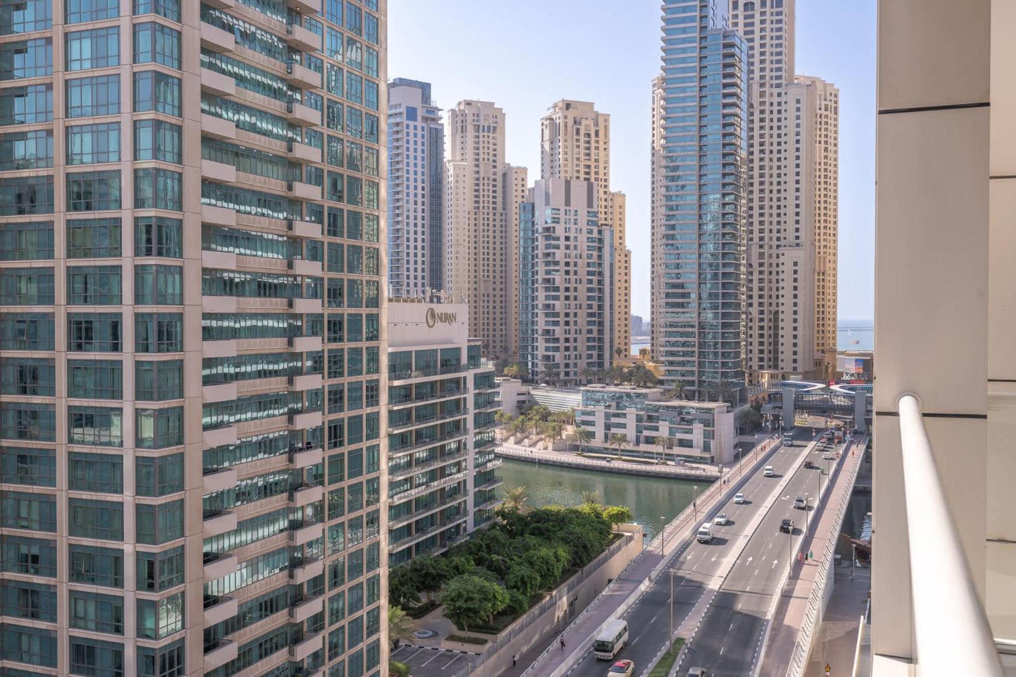 Warm 1-bedroom At West Avenue Tower Near Marina Beach! Apartment Dubai