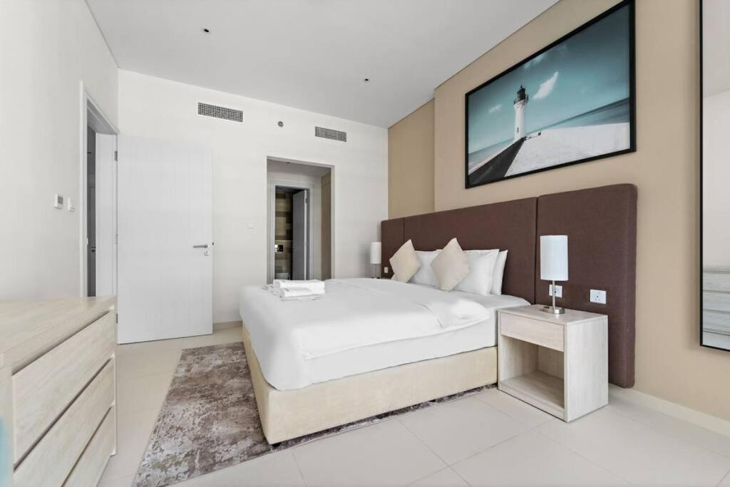 Chic Living 1 Bhk With Access Apartment