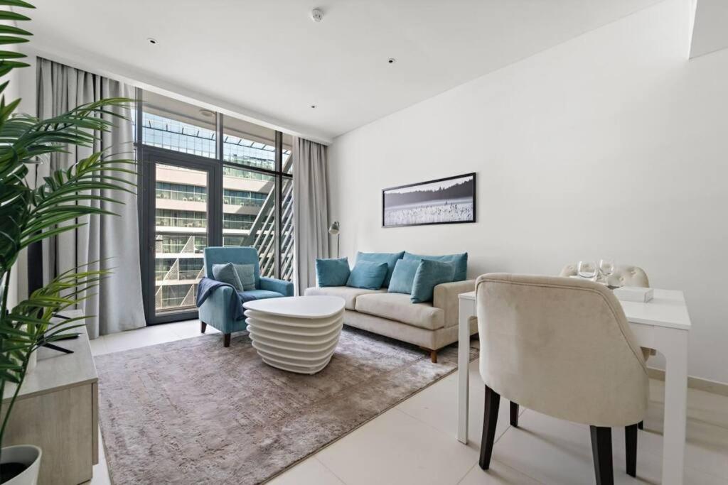 Chic Living 1 Bhk With Access * Dubai