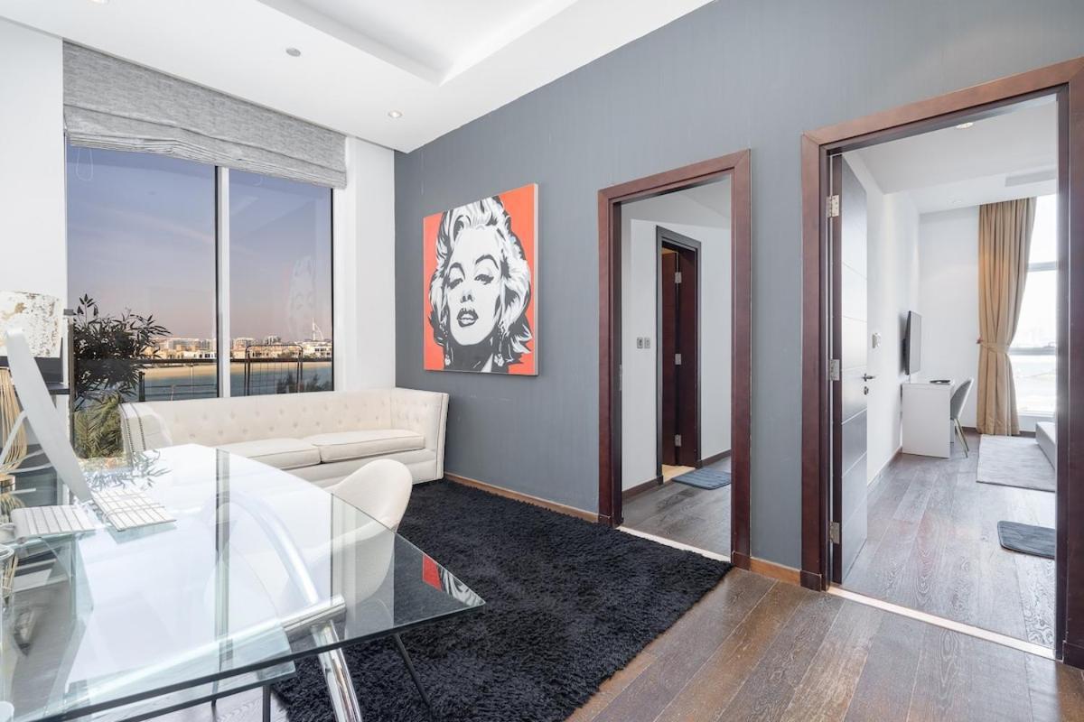 Apartment Glorious 3-bedroom With Beach Views At Tiara Residences In Palm Jumeirah Dubai