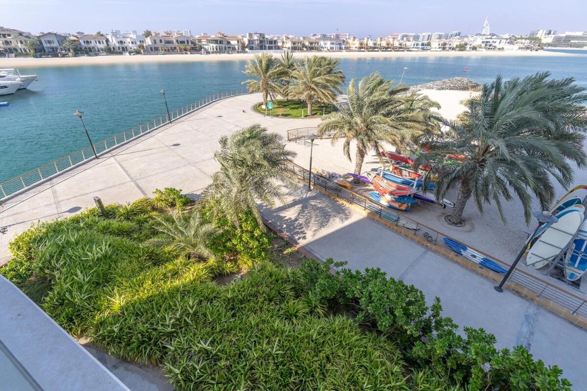 Glorious 3-bedroom With Beach Views At Tiara Residences In Palm Jumeirah Apartment Dubai
