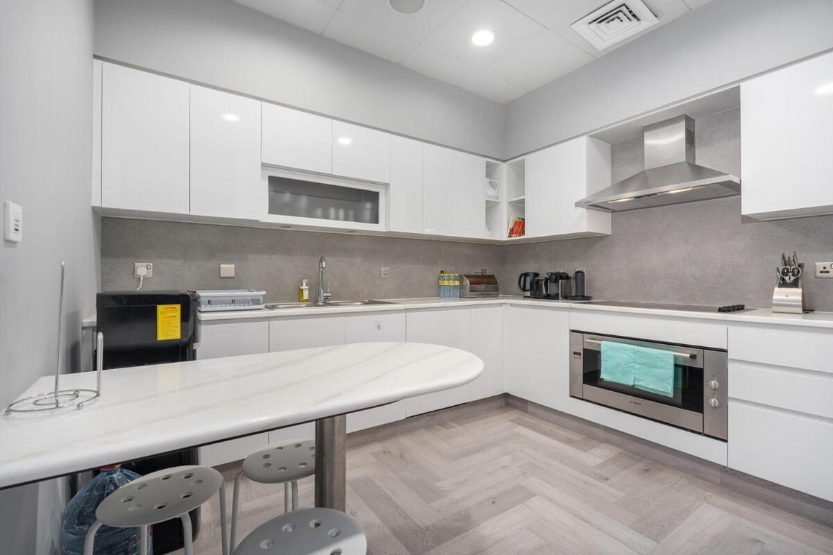 Glorious 3-bedroom With Beach Views At Tiara Residences In Palm Jumeirah Apartment *