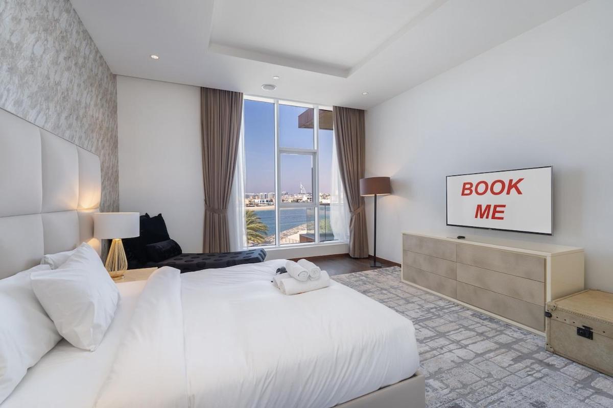 Apartment Glorious 3-bedroom With Beach Views At Tiara Residences In Palm Jumeirah Dubai