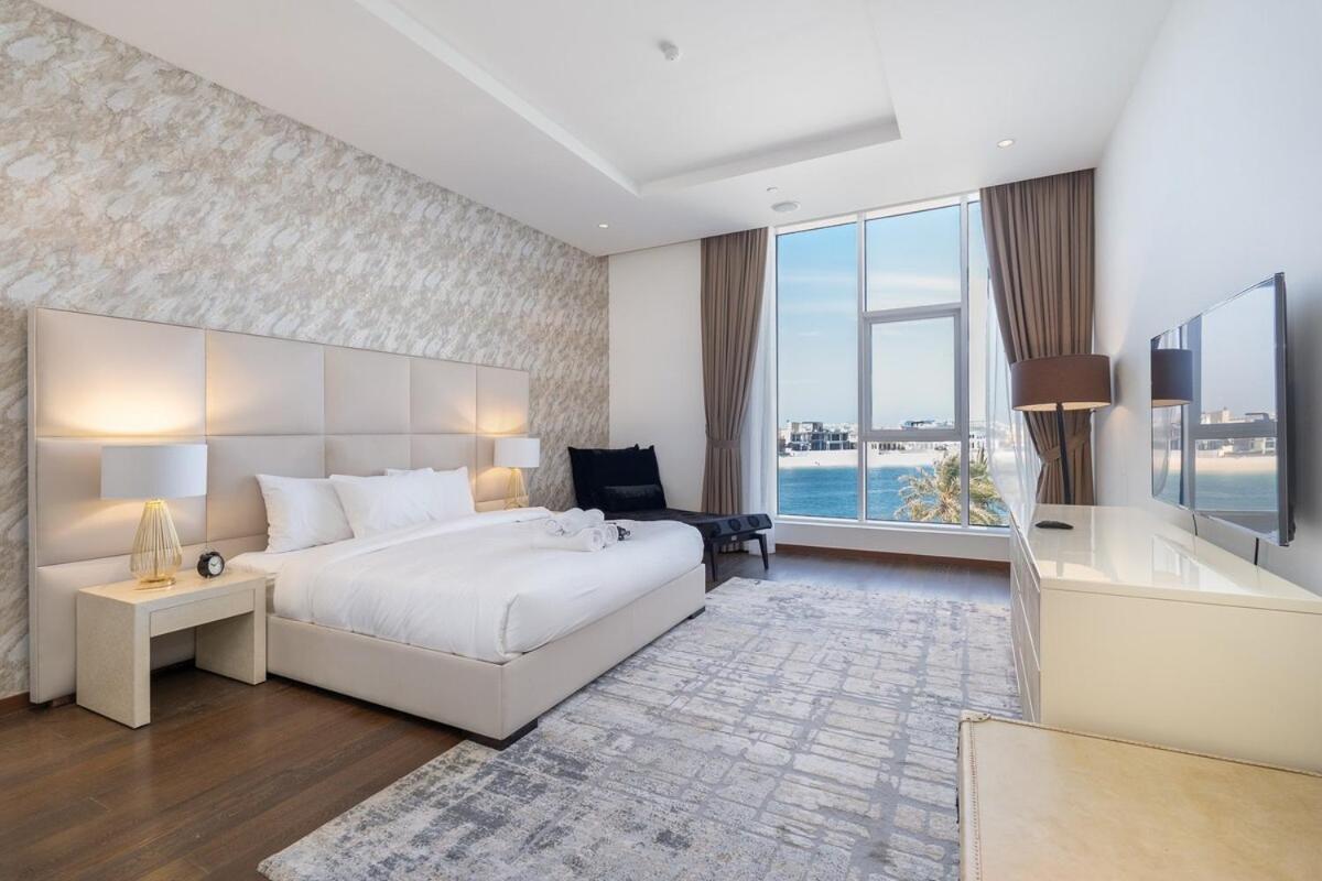 Apartment Glorious 3-bedroom With Beach Views At Tiara Residences In Palm Jumeirah