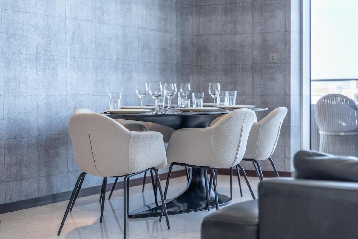Glorious 3-bedroom With Beach Views At Tiara Residences In Palm Jumeirah Apartment Dubai