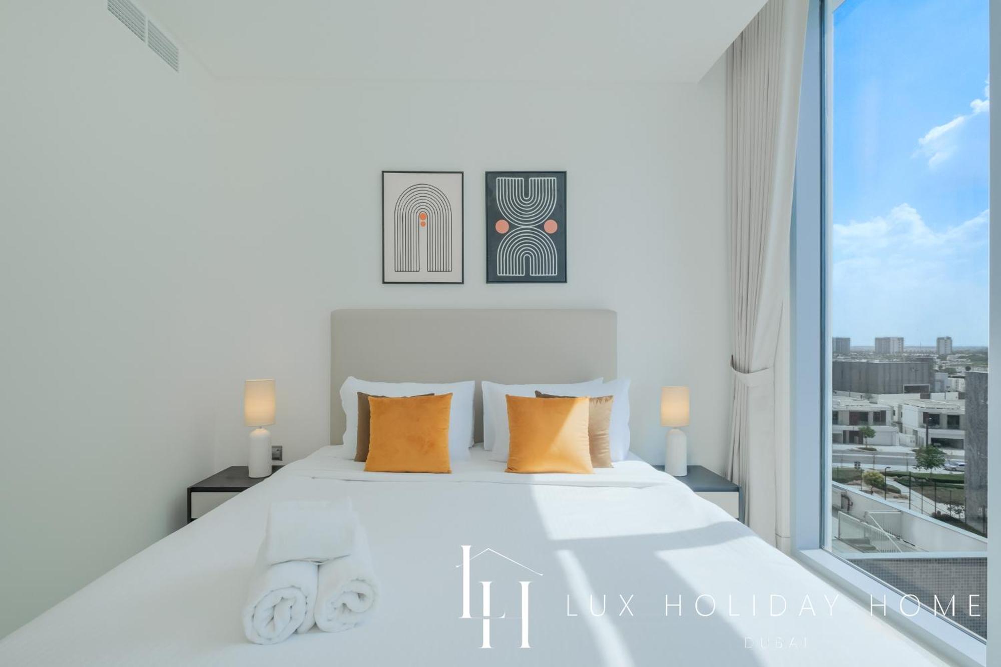Lux The District One Lagoon View 3 Apartment