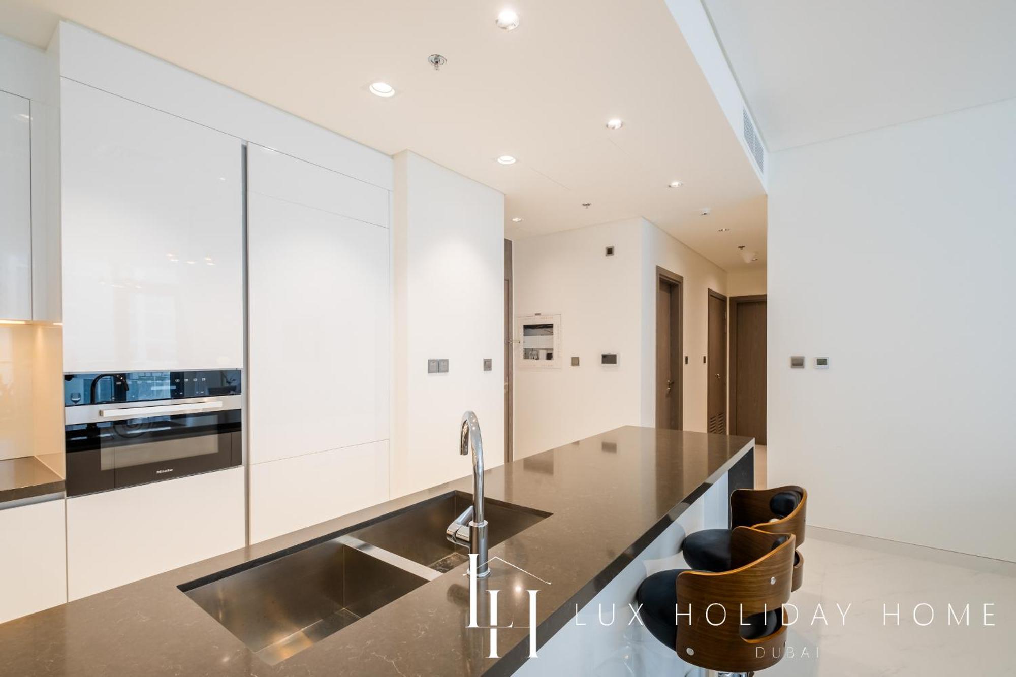 Lux The District One Lagoon View 3 Apartment