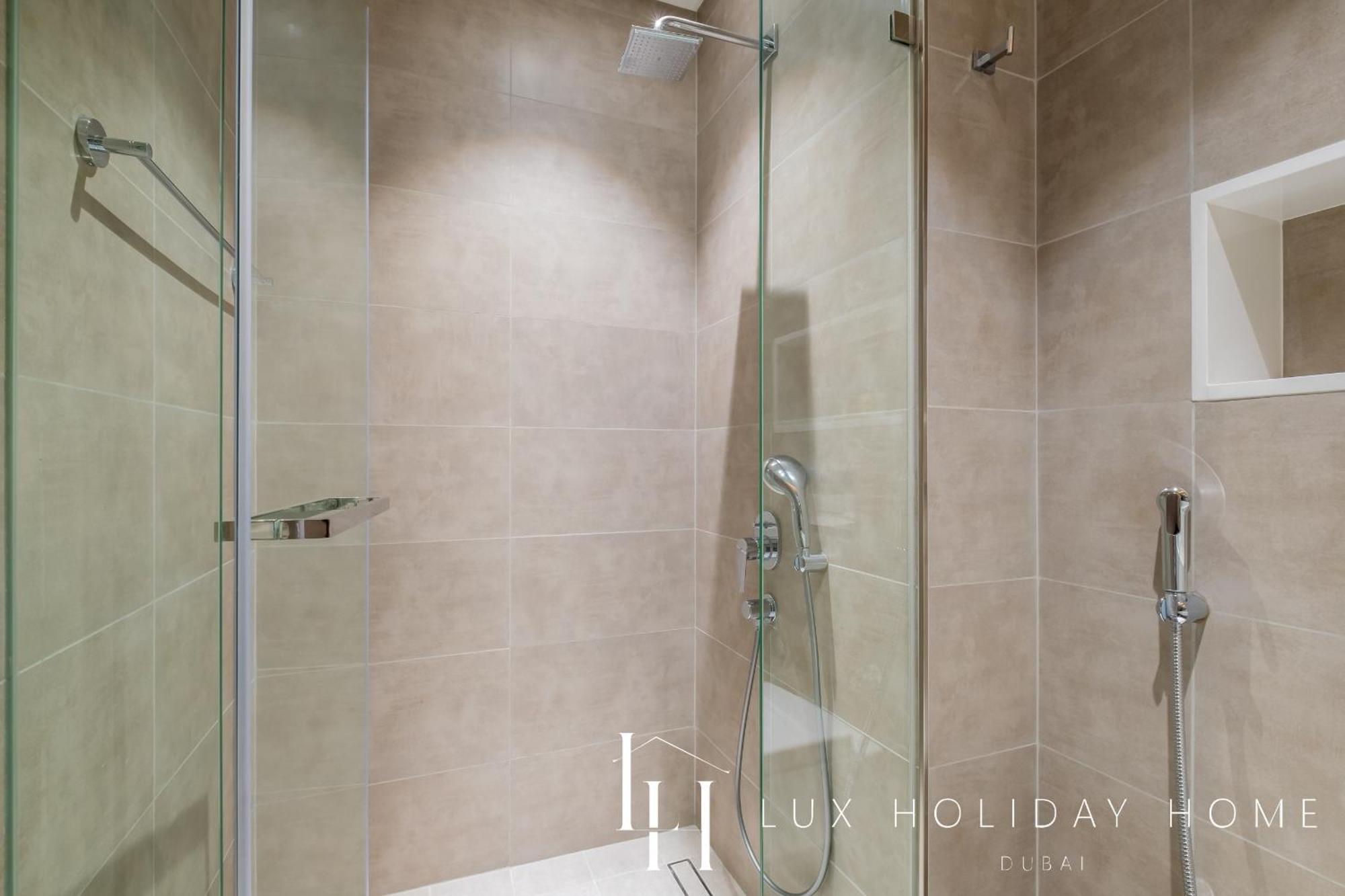 Apartment Lux The District One Lagoon View 3 Dubai