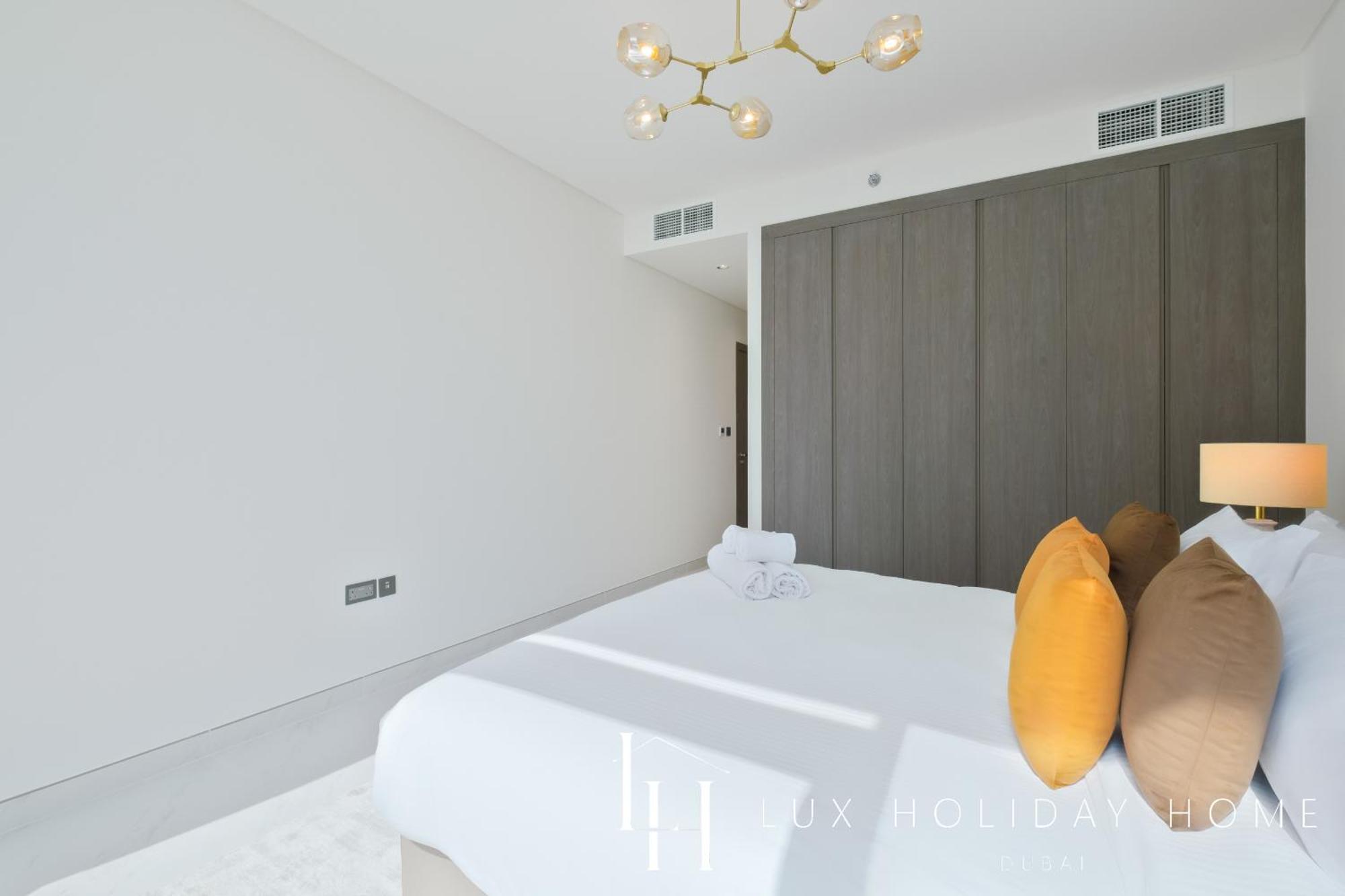 Apartment Lux The District One Lagoon View 3 Dubai