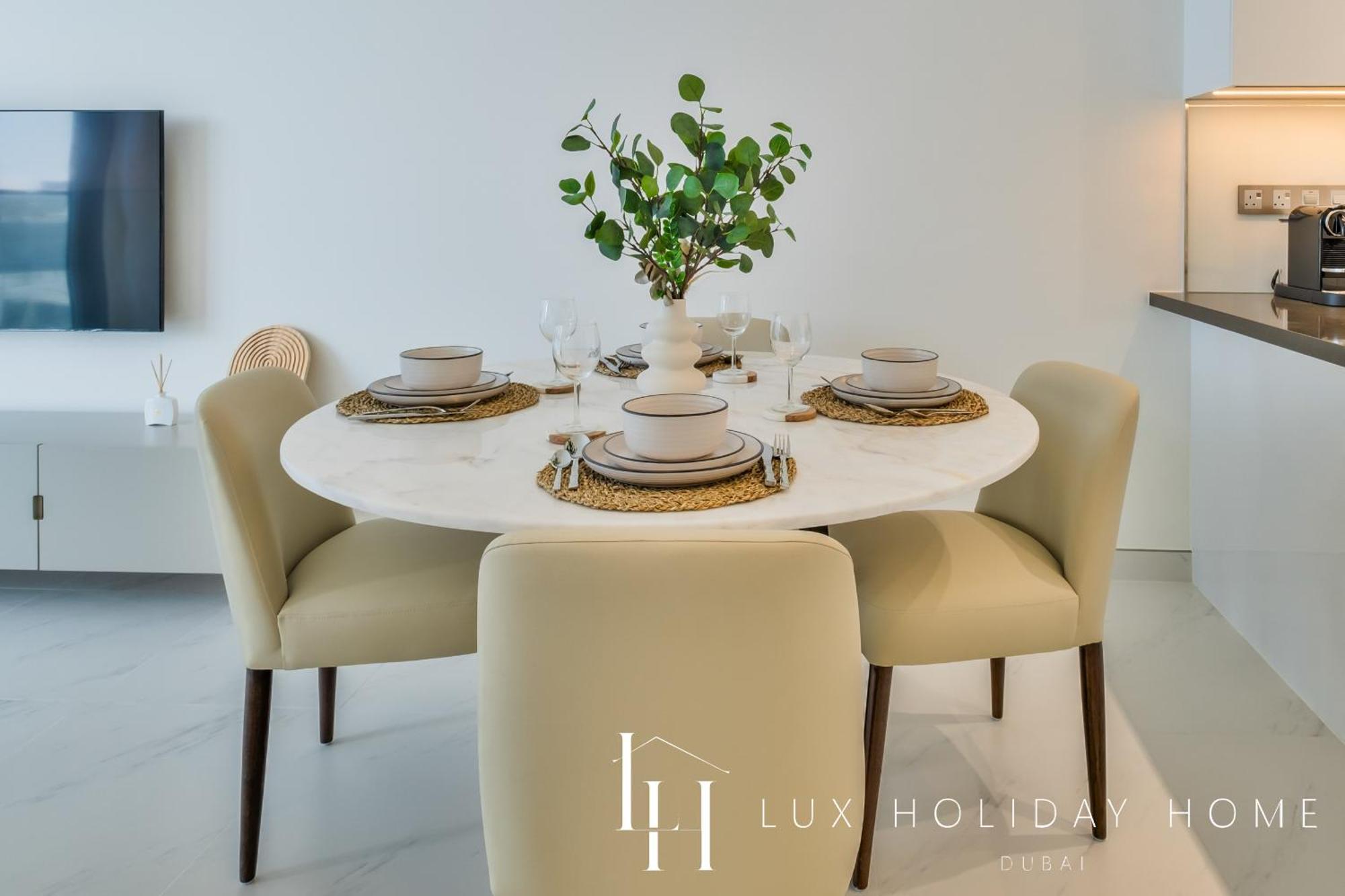 Lux The District One Lagoon View 3 Apartment